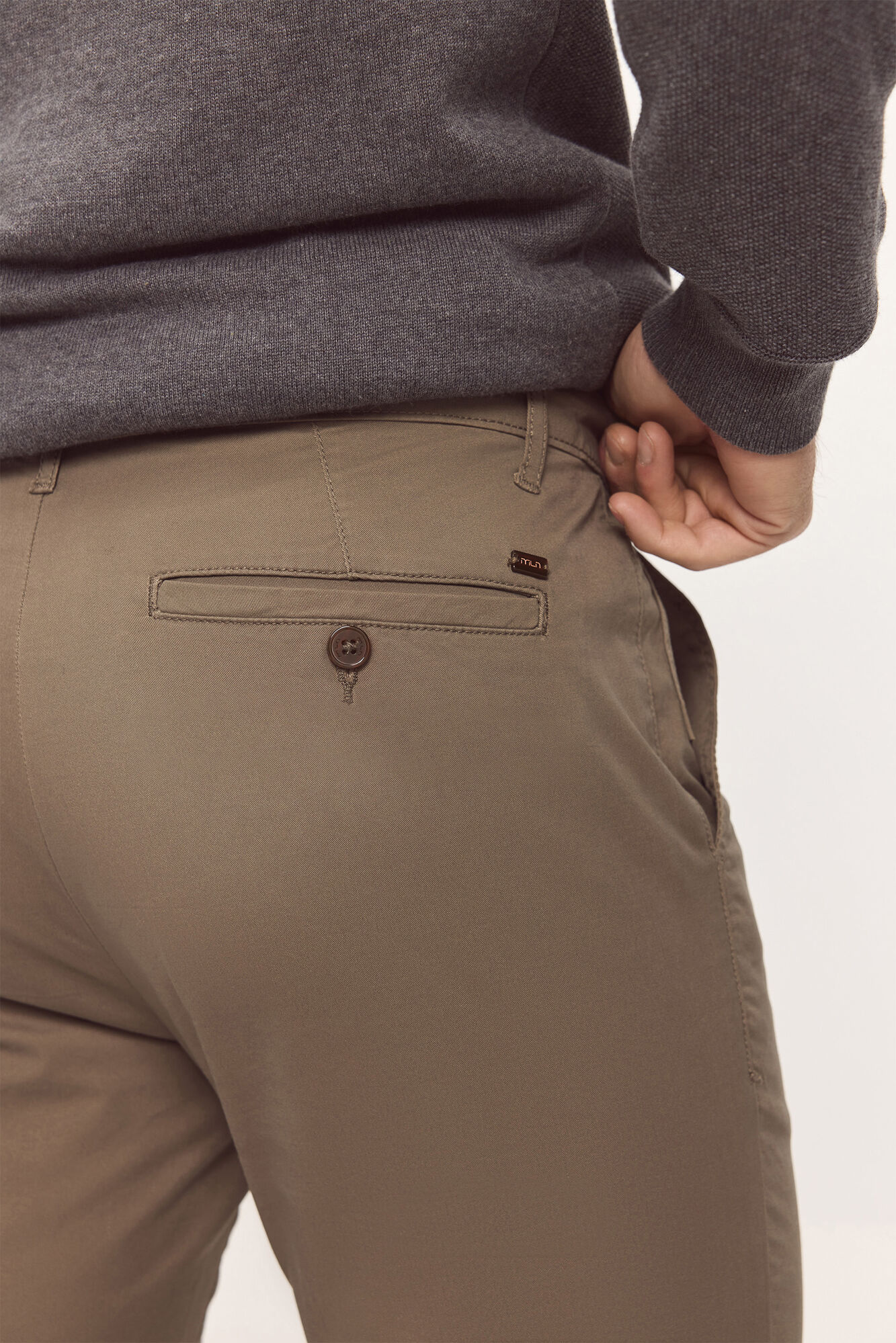 Milano Pantal&oacute;n Chino B&aacute;sico Liso Kaki Oscuro