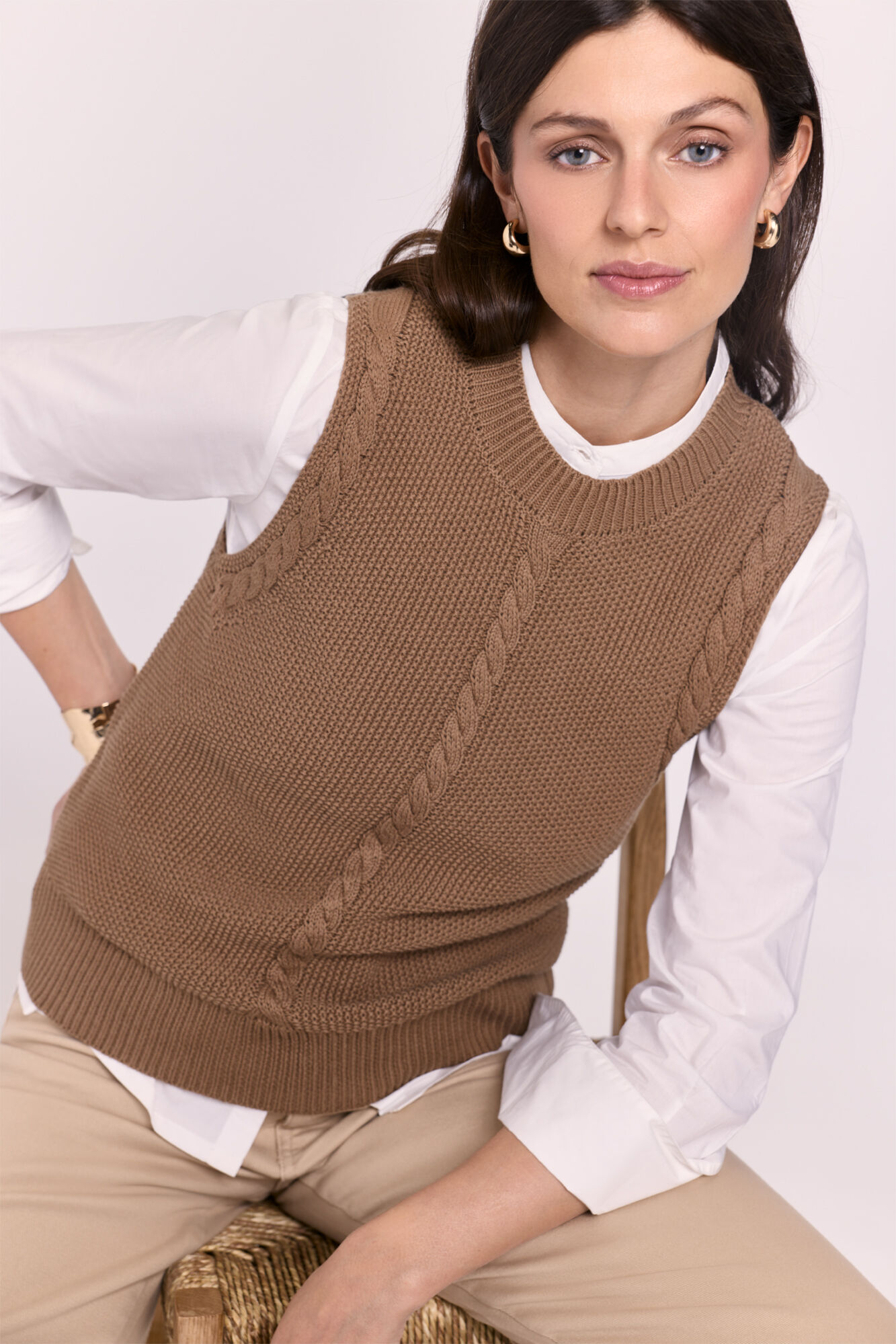 Milano Chaleco de tejido con detalle trenzado Marr&oacute;n