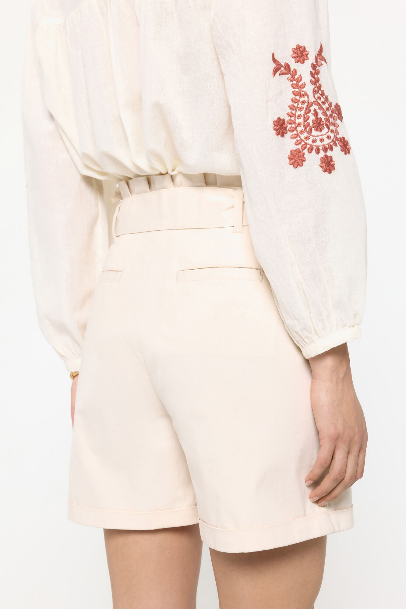 Milano Bermudas estilo paperbag con cintur&oacute;n Beige