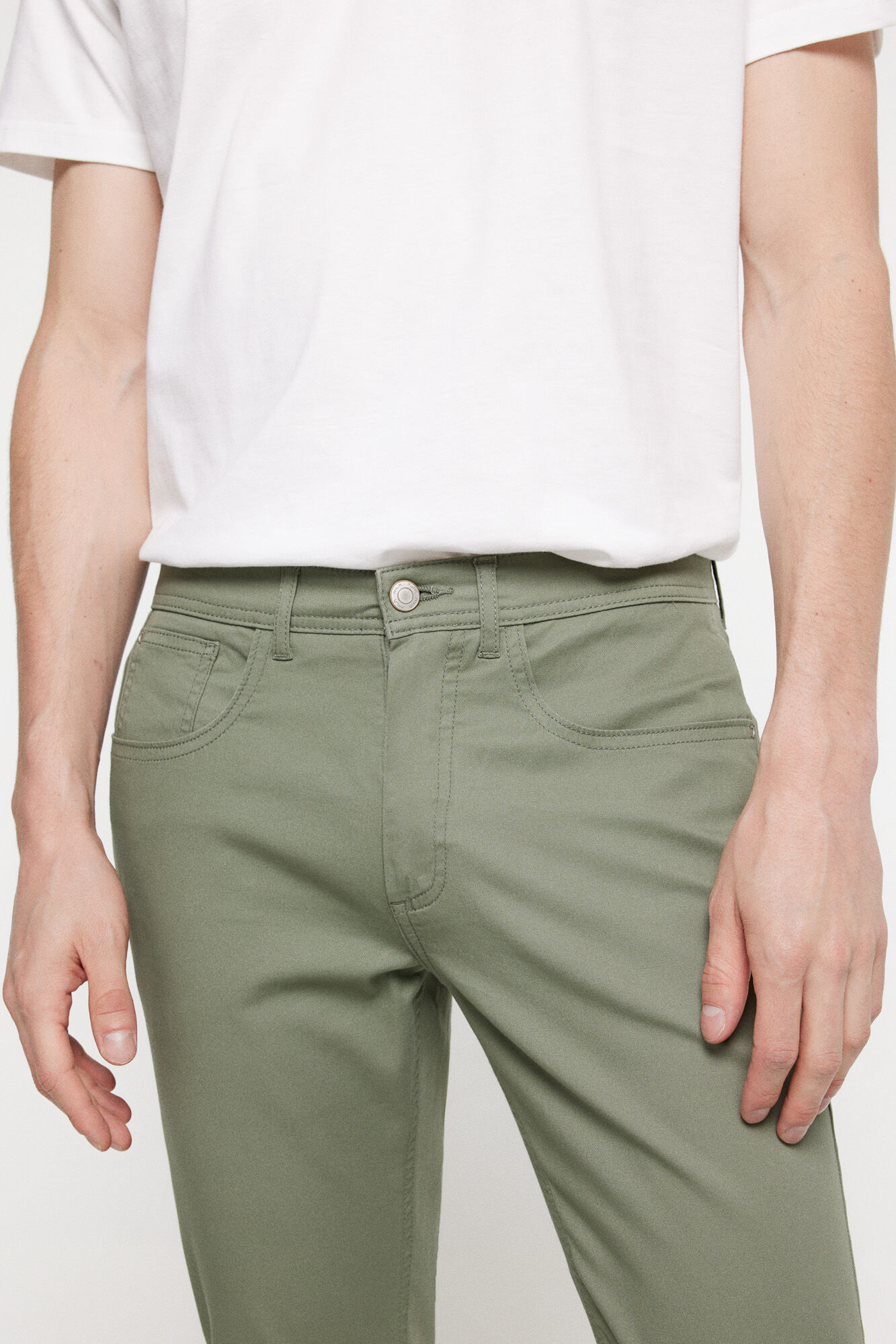 Milano Pantalon bolsillos finos. Kaki Claro