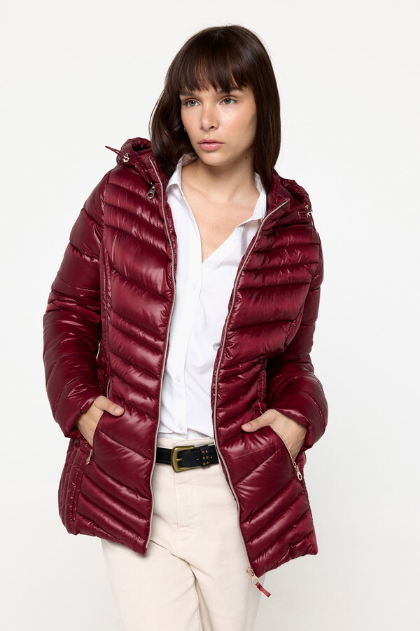 Milano Abrigo acolchado con capucha Vino