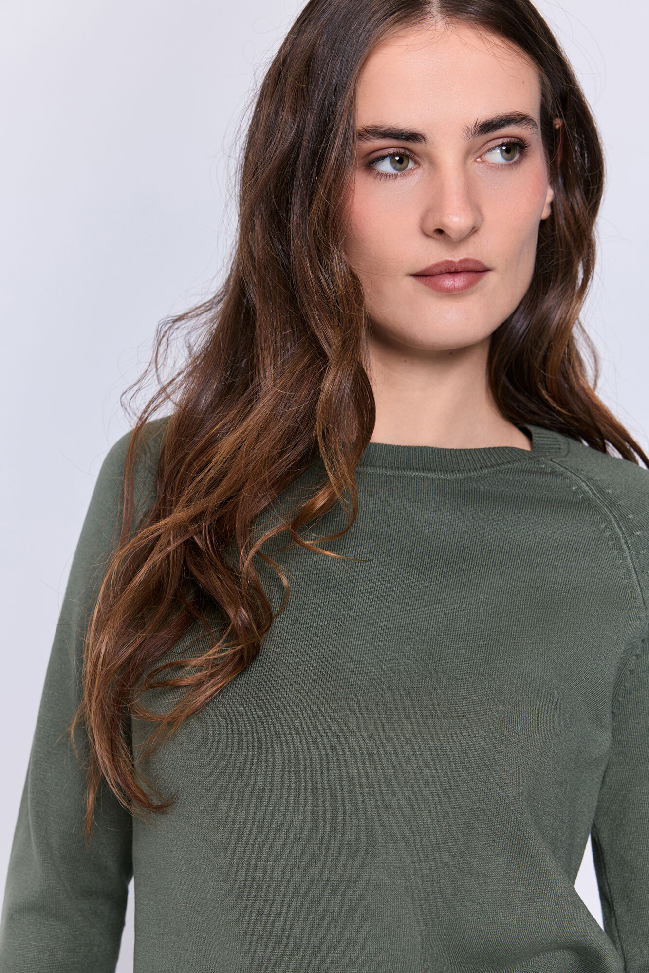 Milano Su&eacute;ter punto fino cuello redondo Kaki Oscuro
