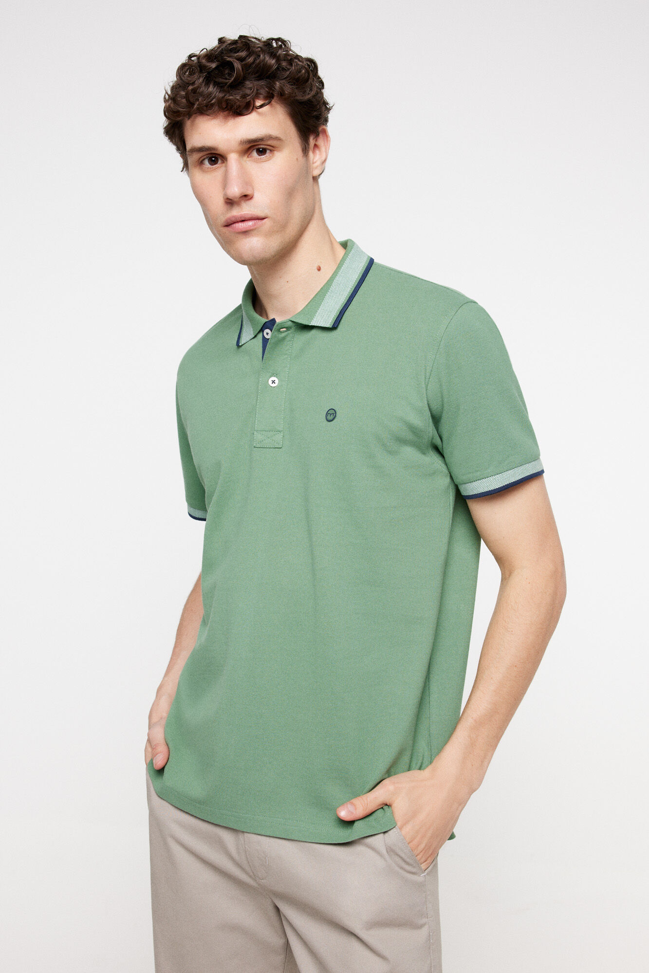 Milano Polo piqu&eacute; manga corta con patch engomado en pecho