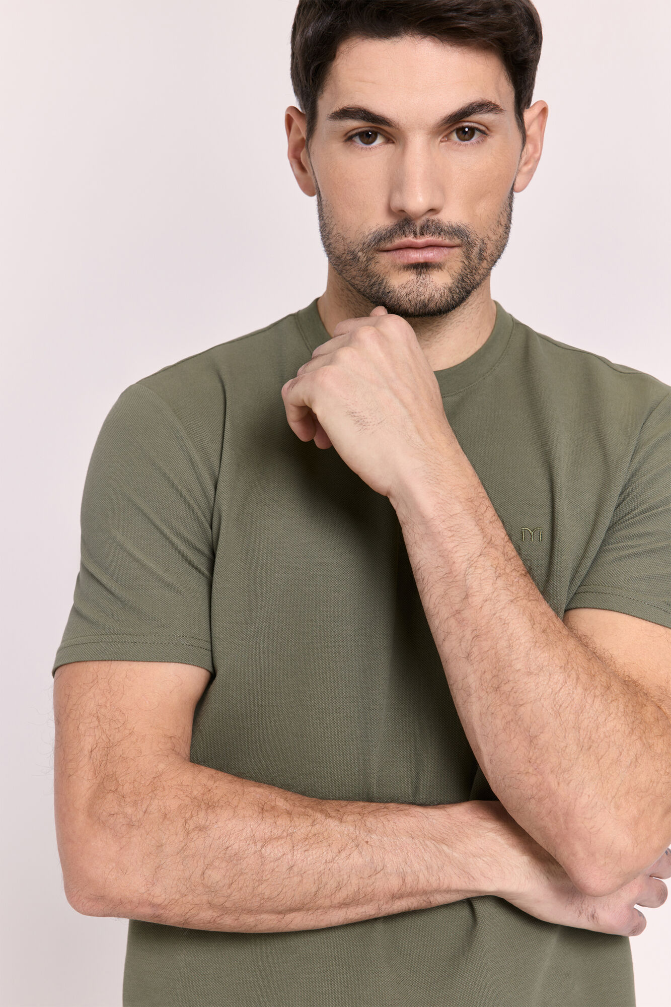 Milano Playera b&aacute;sica con logo bordado Kaki Oscuro