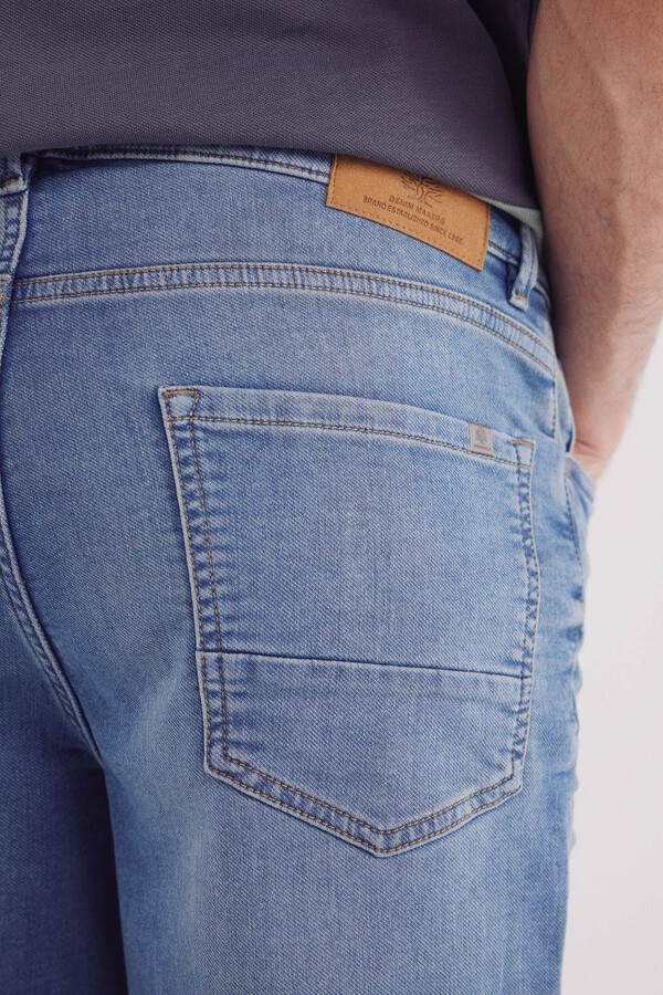 Springfield Bermuda vaquera en knit denim medio slim fit turquesa