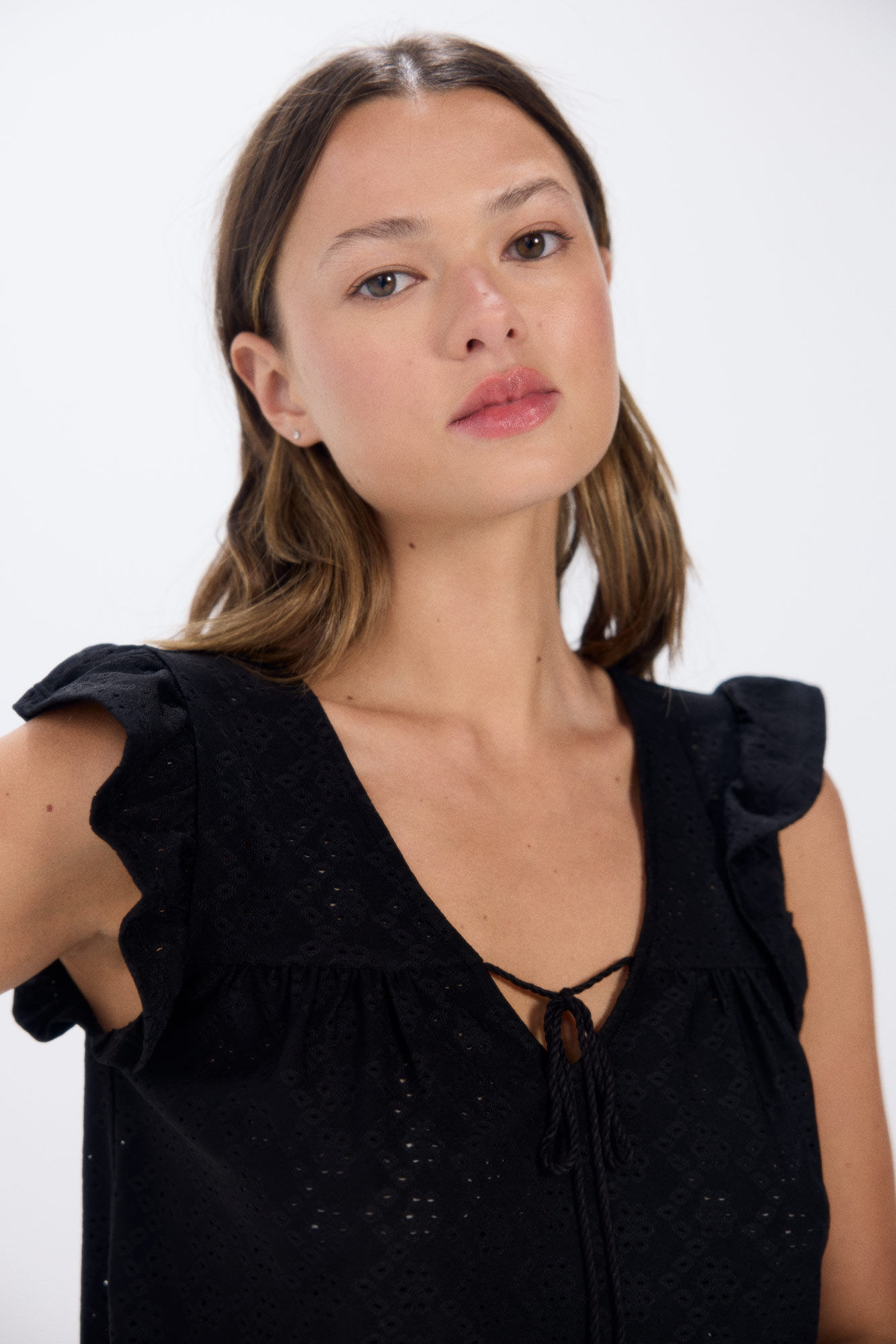 Springfield Playera bordado suizo costura cord&oacute;n negro