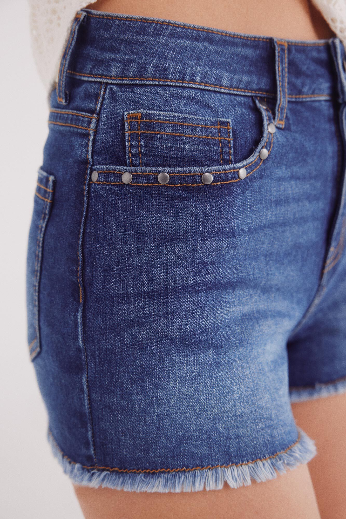 Springfield Shorts jeans tachuelas