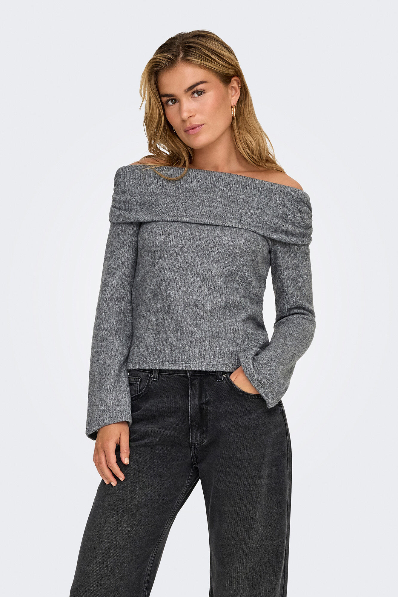 Only Su&eacute;ter de hombros descubiertos 