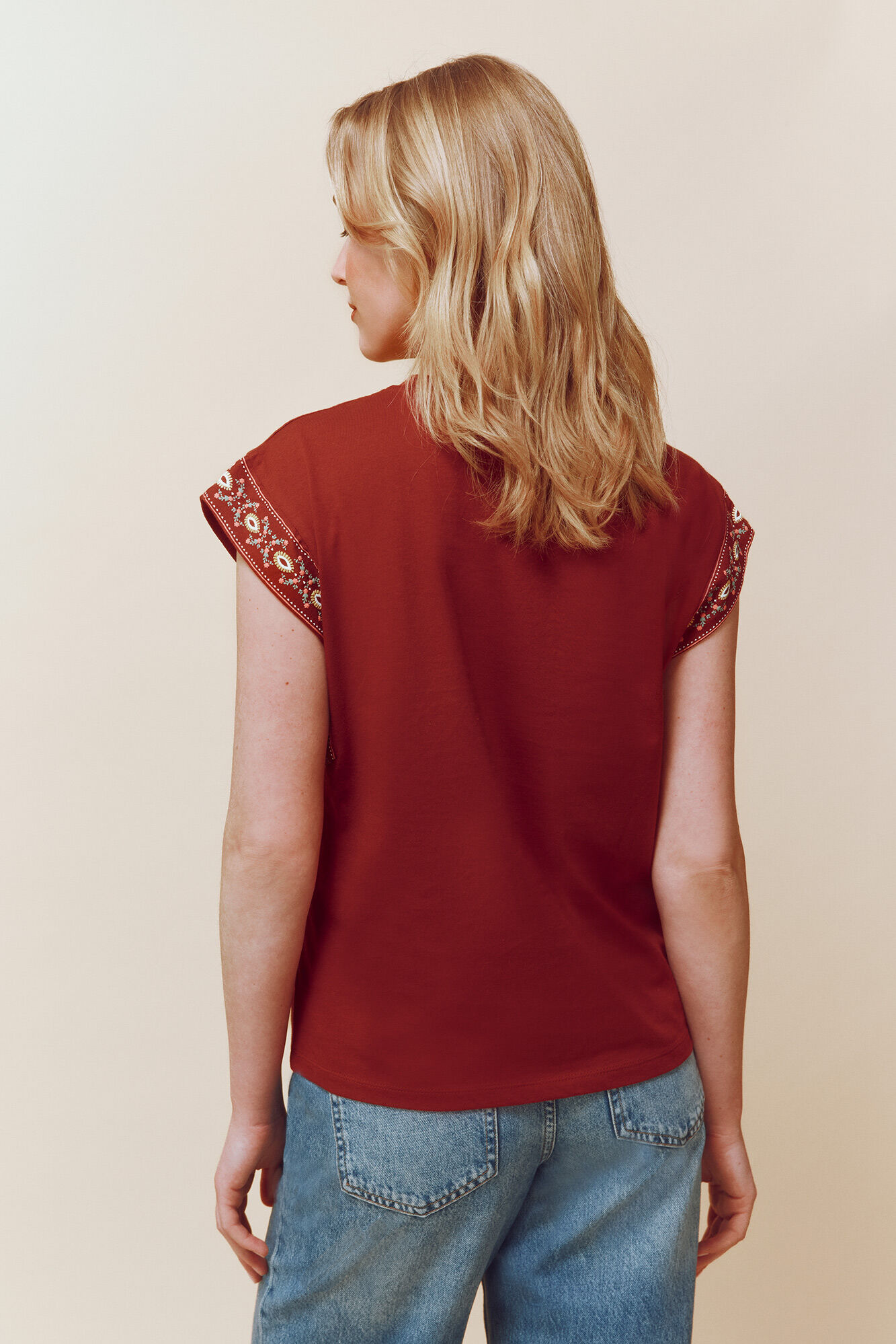 Springfield Playera "Llegar&eacute; tarde, pero llegar&eacute; guapa" rojo