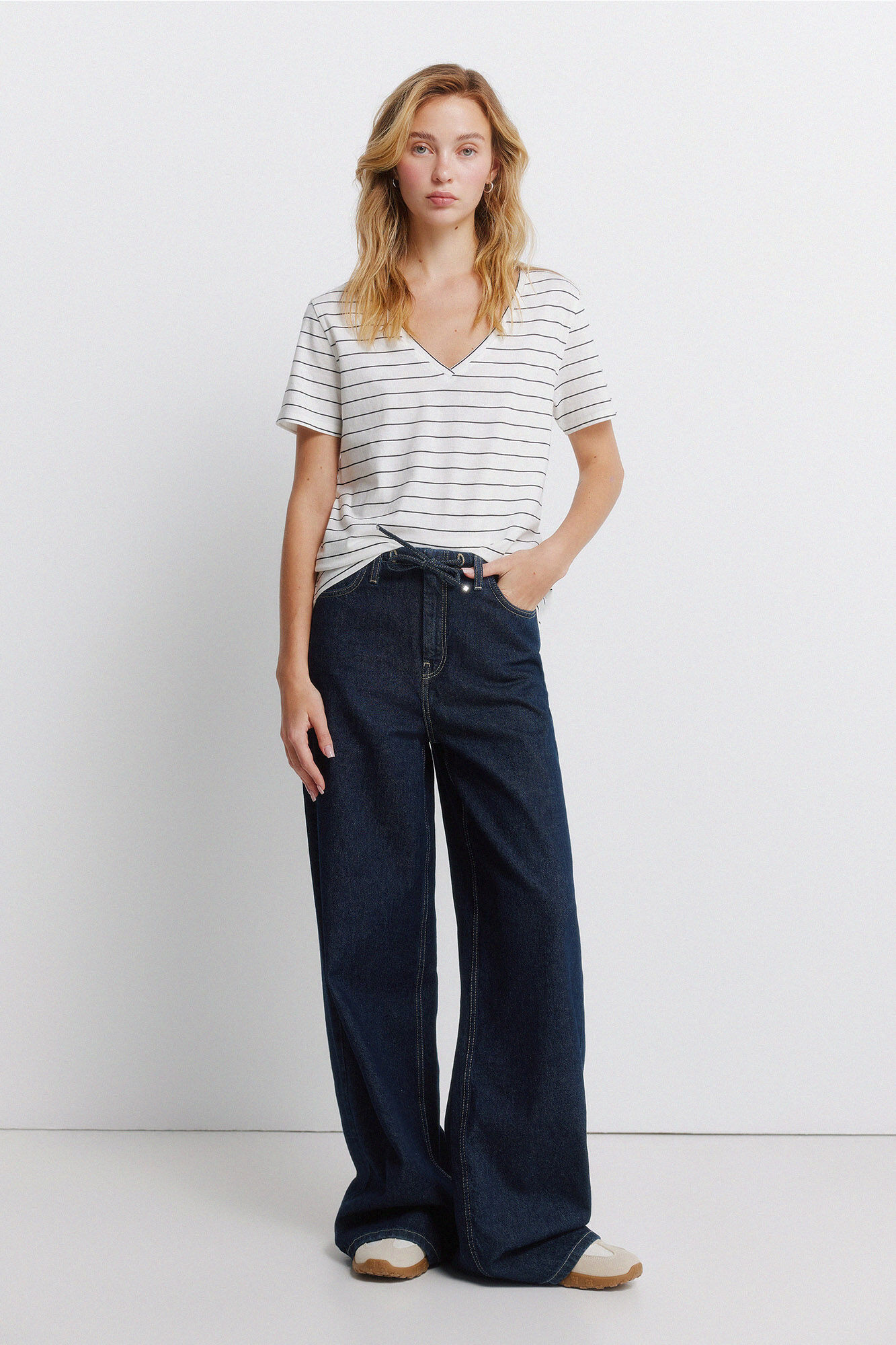 Springfield Playera b&aacute;sica cuello en pico de algod&oacute;n beige