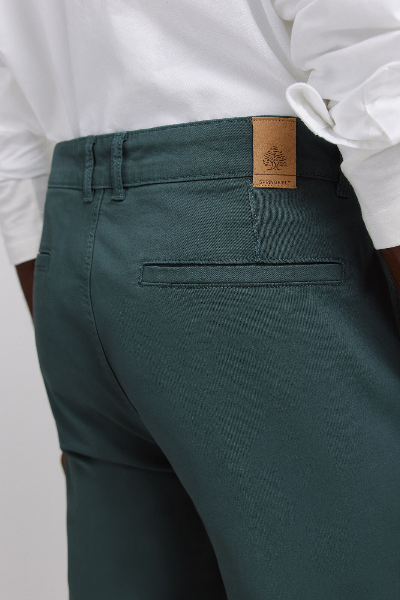 Springfield Pantal&oacute;n chino slim fit de color turquesa