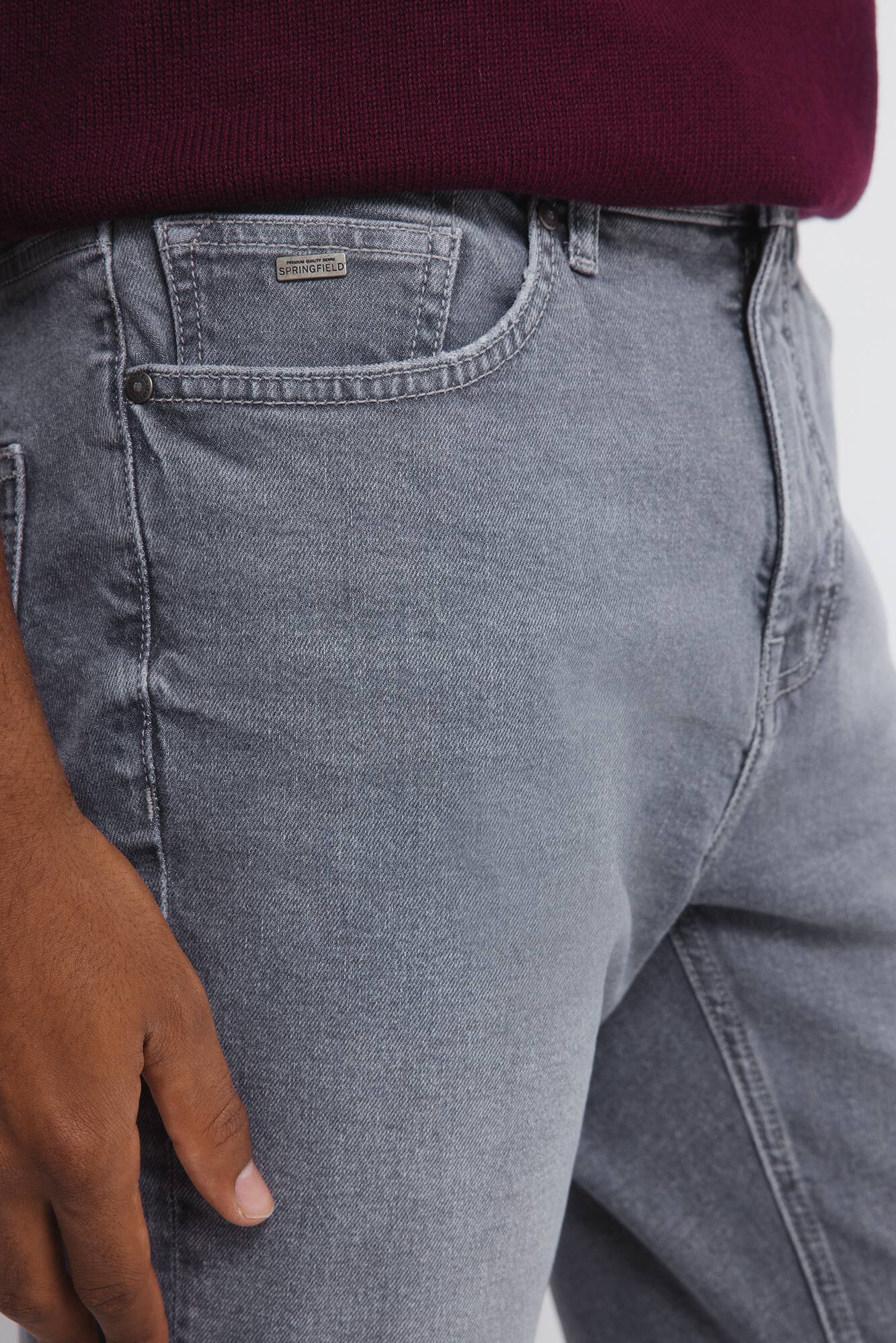 Springfield Jeans grises de lavado medio y corte entallado gris