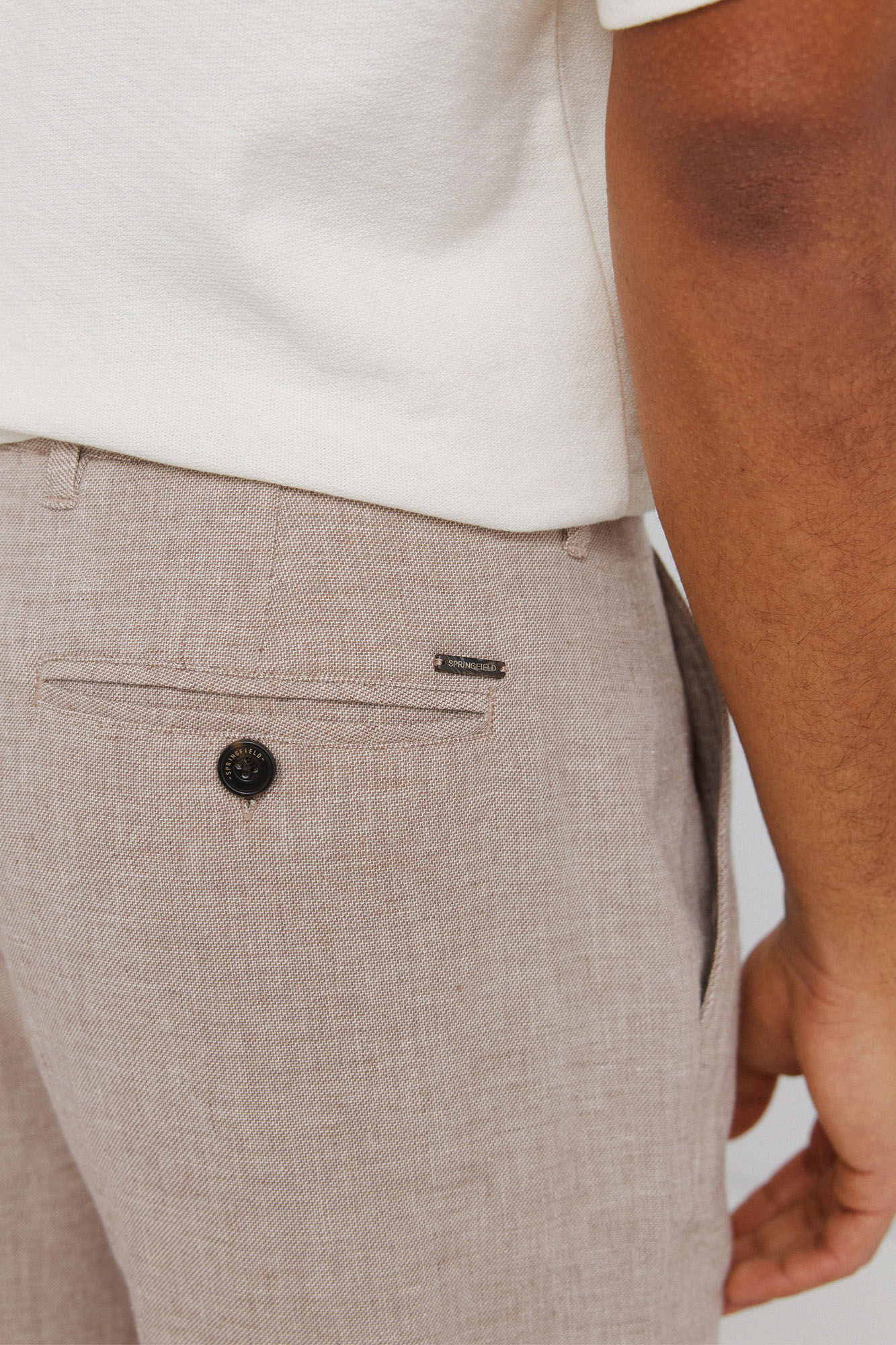 Springfield Pantal&oacute;n slim fit comfort de lino con estructura caf&eacute;