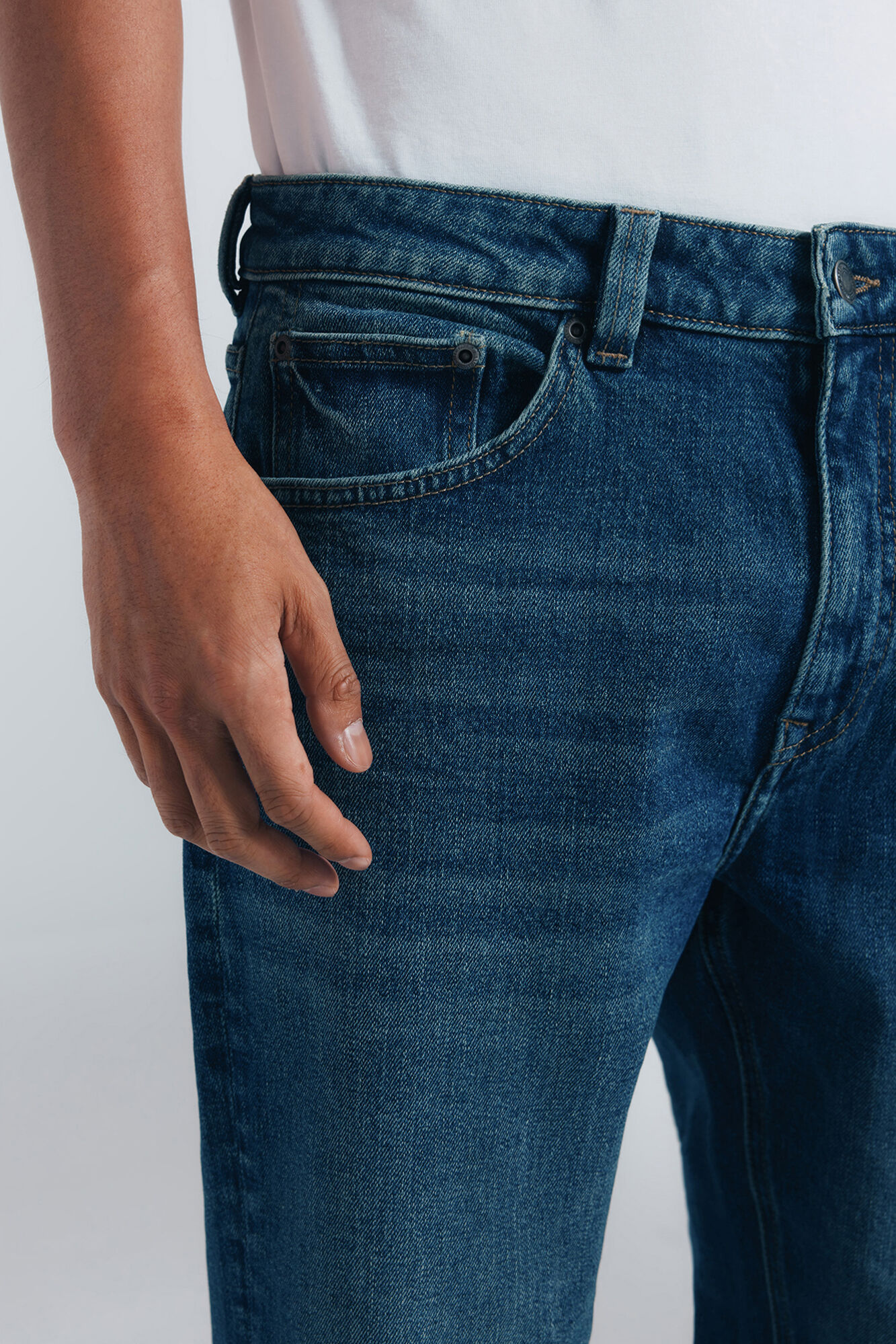 Springfield Jeans rectos te&ntilde;idos con lavado oscuro turquesa