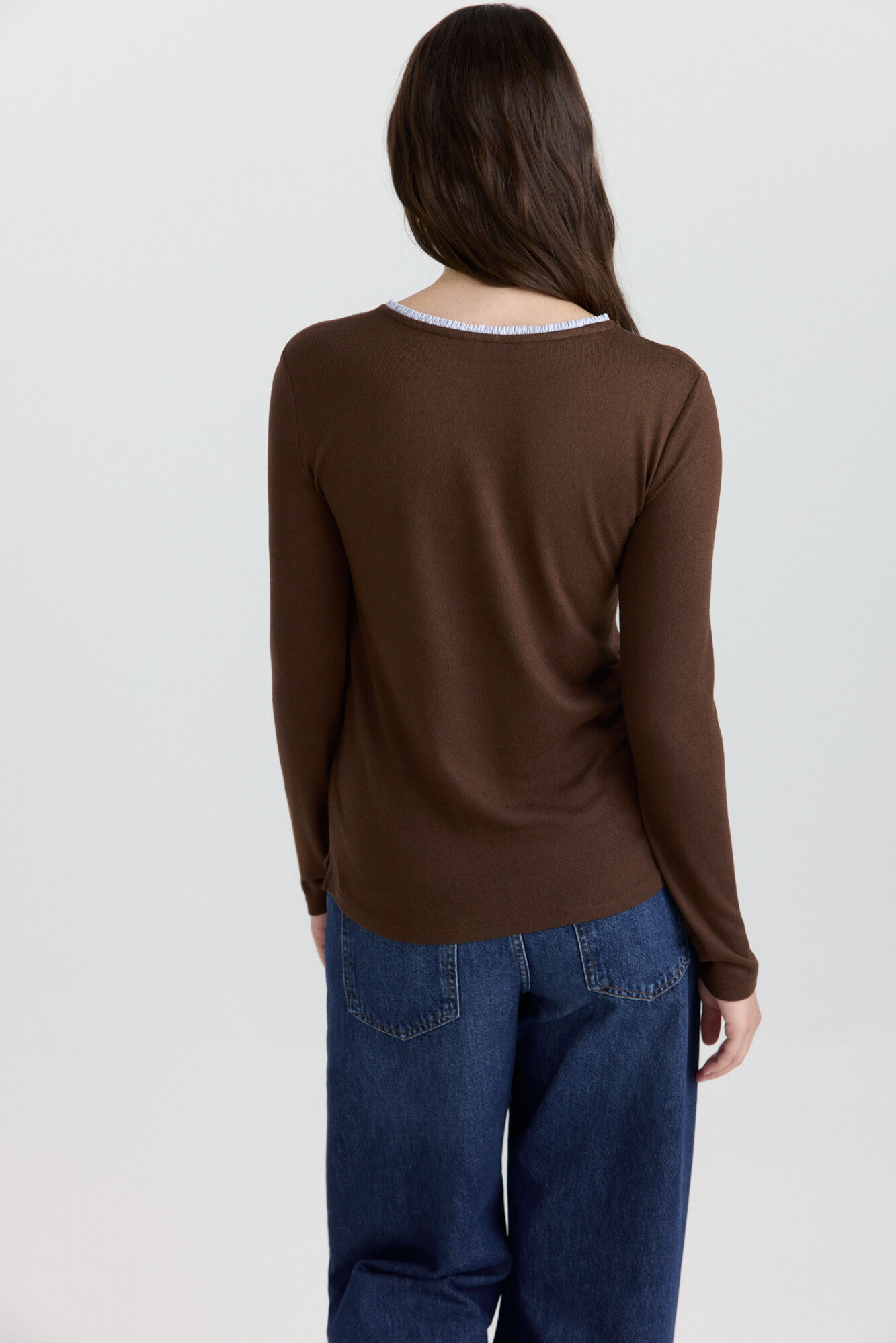 Springfield Playera cuello cervantes caf&eacute;