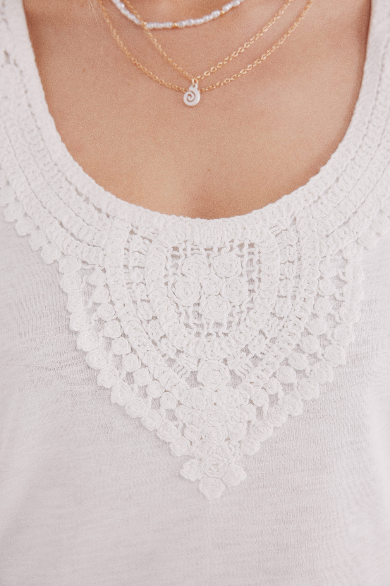 Springfield Playera tirantes escote crochet beige