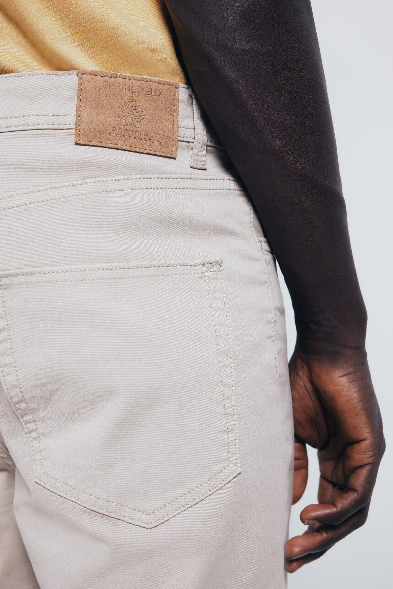 Springfield Pantal&oacute;n slim fit de 5 bolsillo caf&eacute;