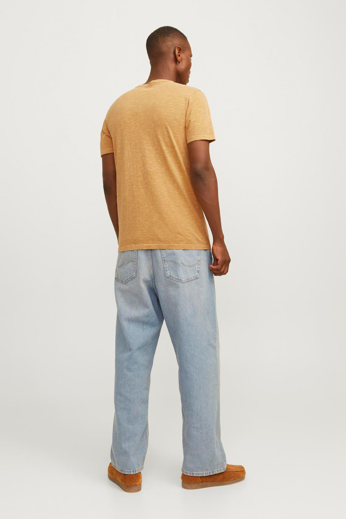 Jack & Jones Playera est&aacute;ndar fit botones amarillo