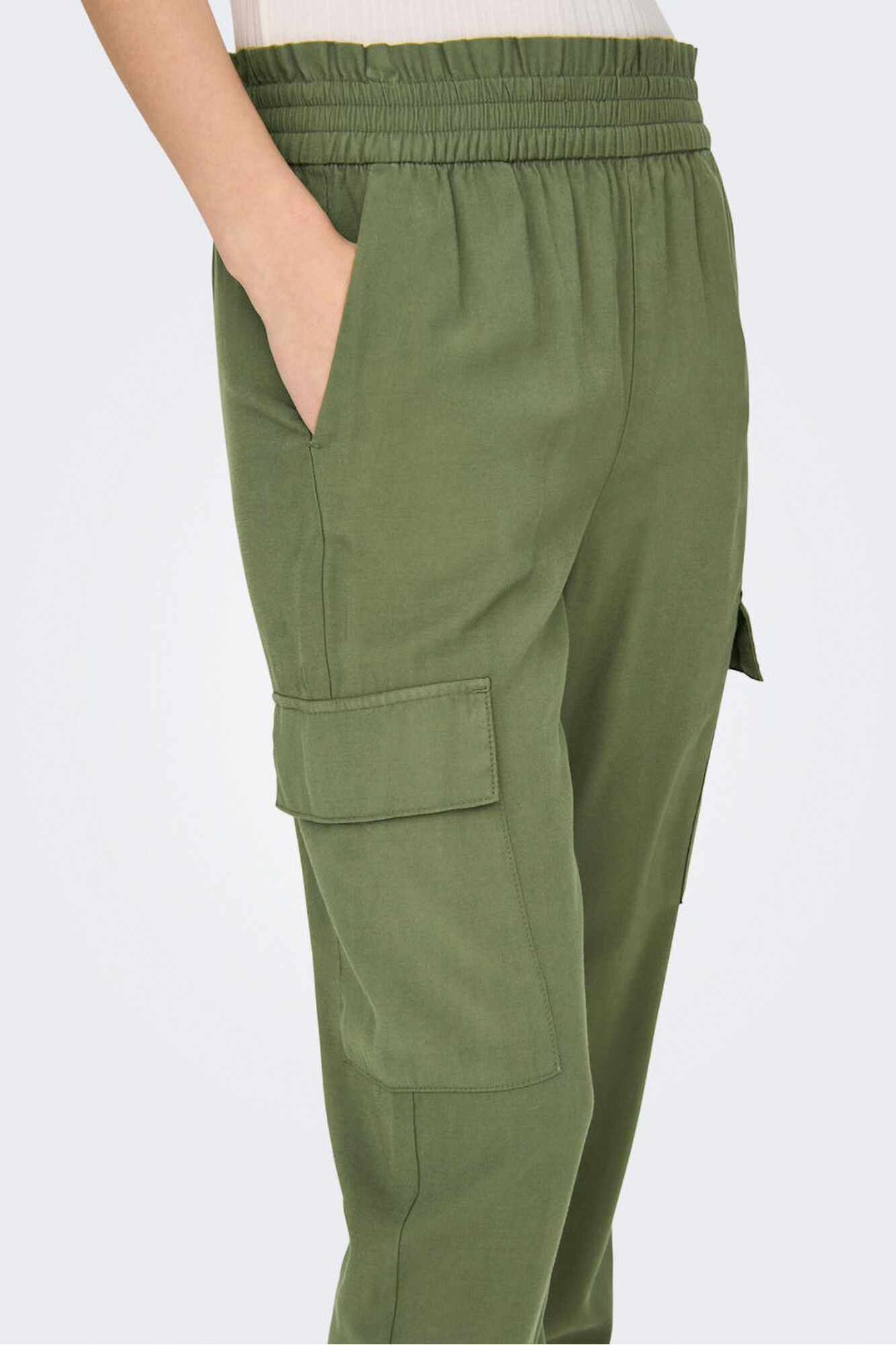 Only Pantal&oacute;n cargo fluido verde