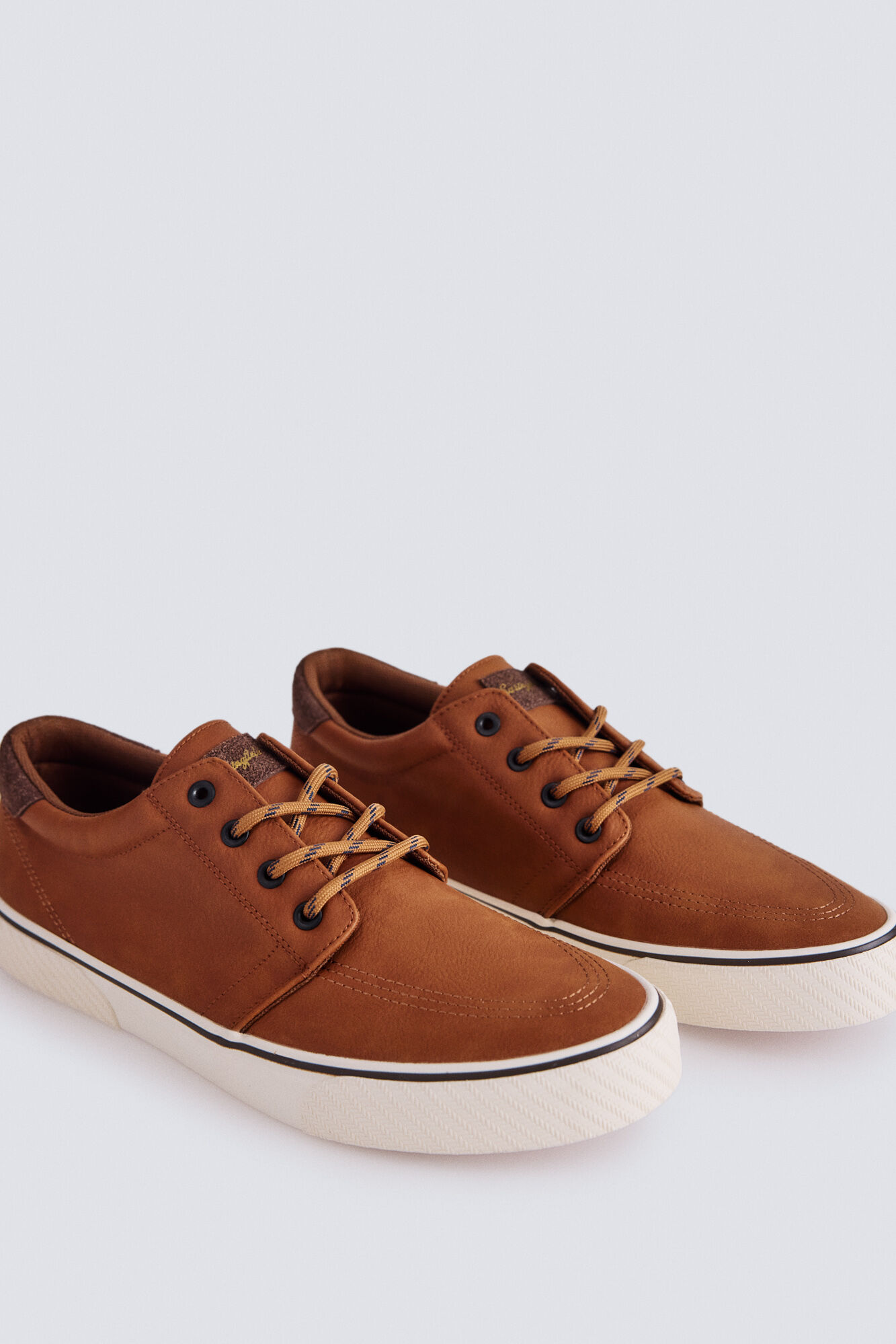 Springfield Tenis ic&oacute;nico efecto piel caf&eacute;