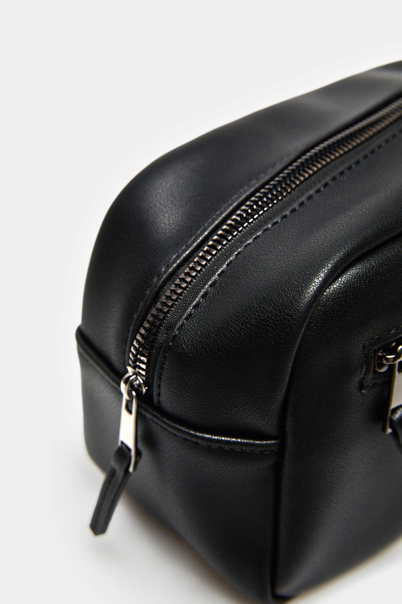 Springfield Neceser casual efecto piel negro