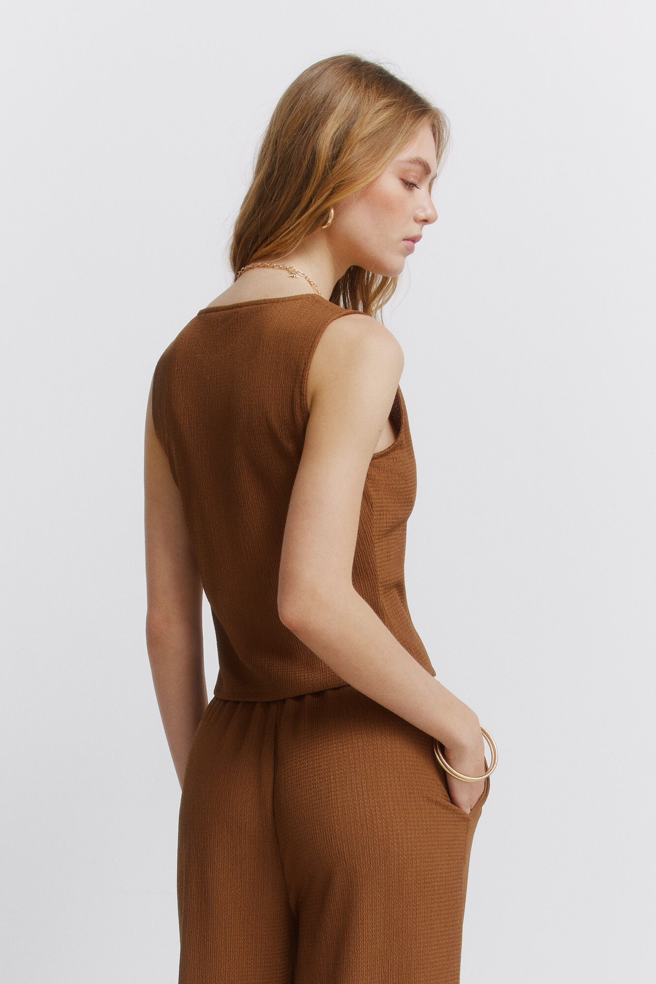 Springfield Playera de tirantes con botones caf&eacute;