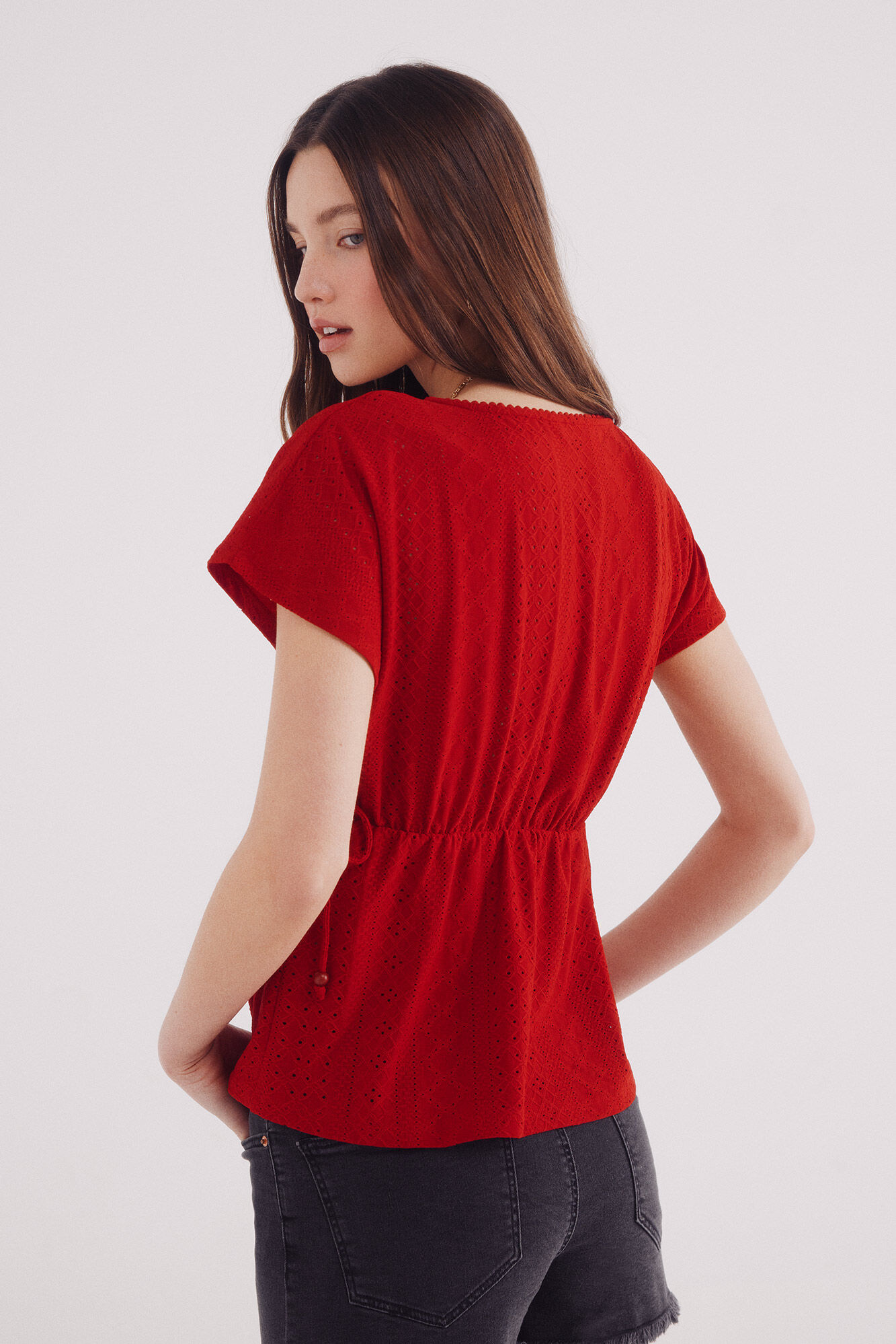 Springfield Top bordado suizo lazos cintura rojo