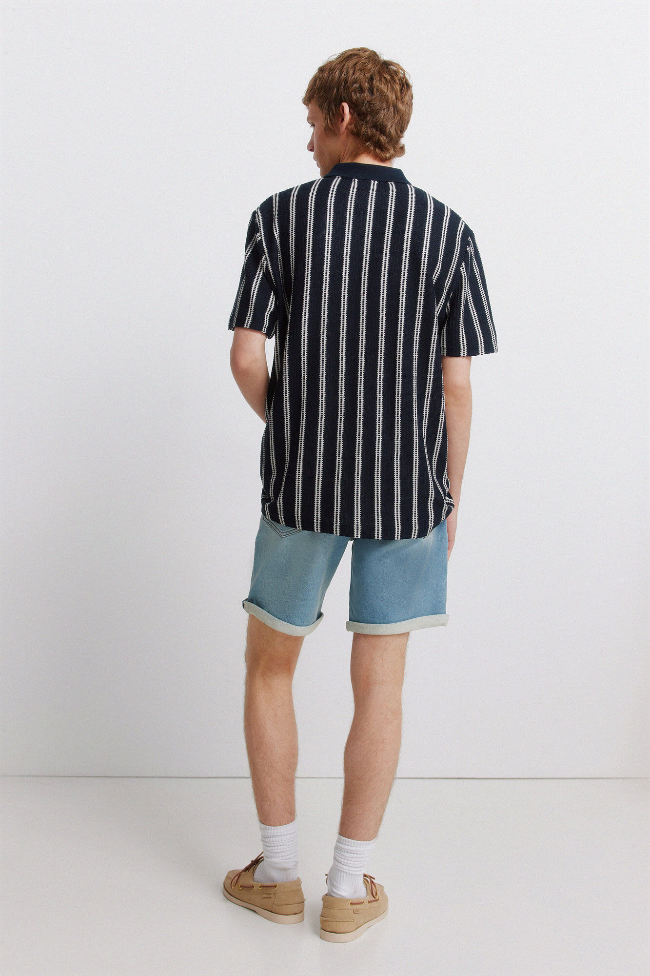 Springfield Bermuda de mezclilla en knit denim medio claro azul