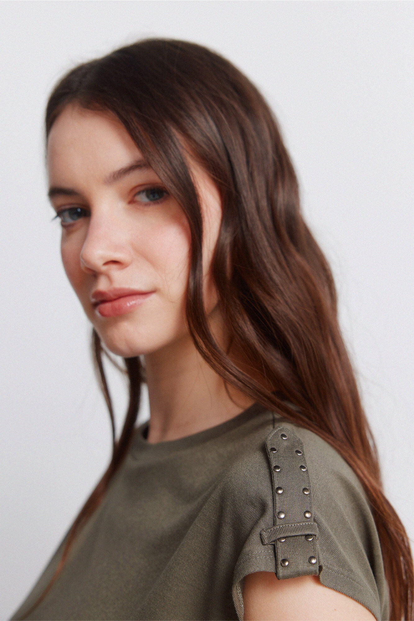 Springfield Playera b&aacute;sica con tachas khaki