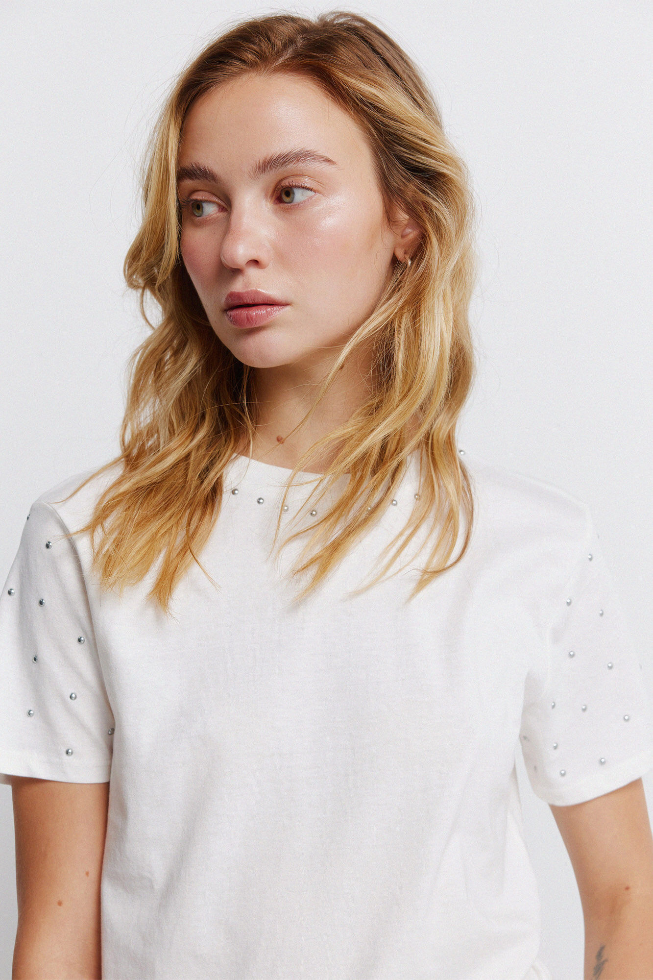 Springfield Playera manga corta con tachas