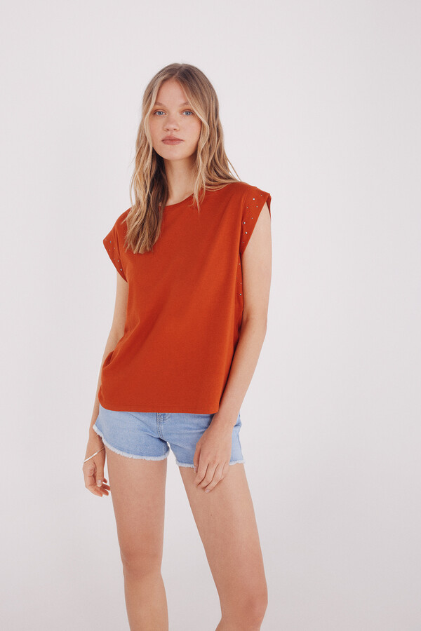 Springfield Playera mangas tachuelas cristal naranja