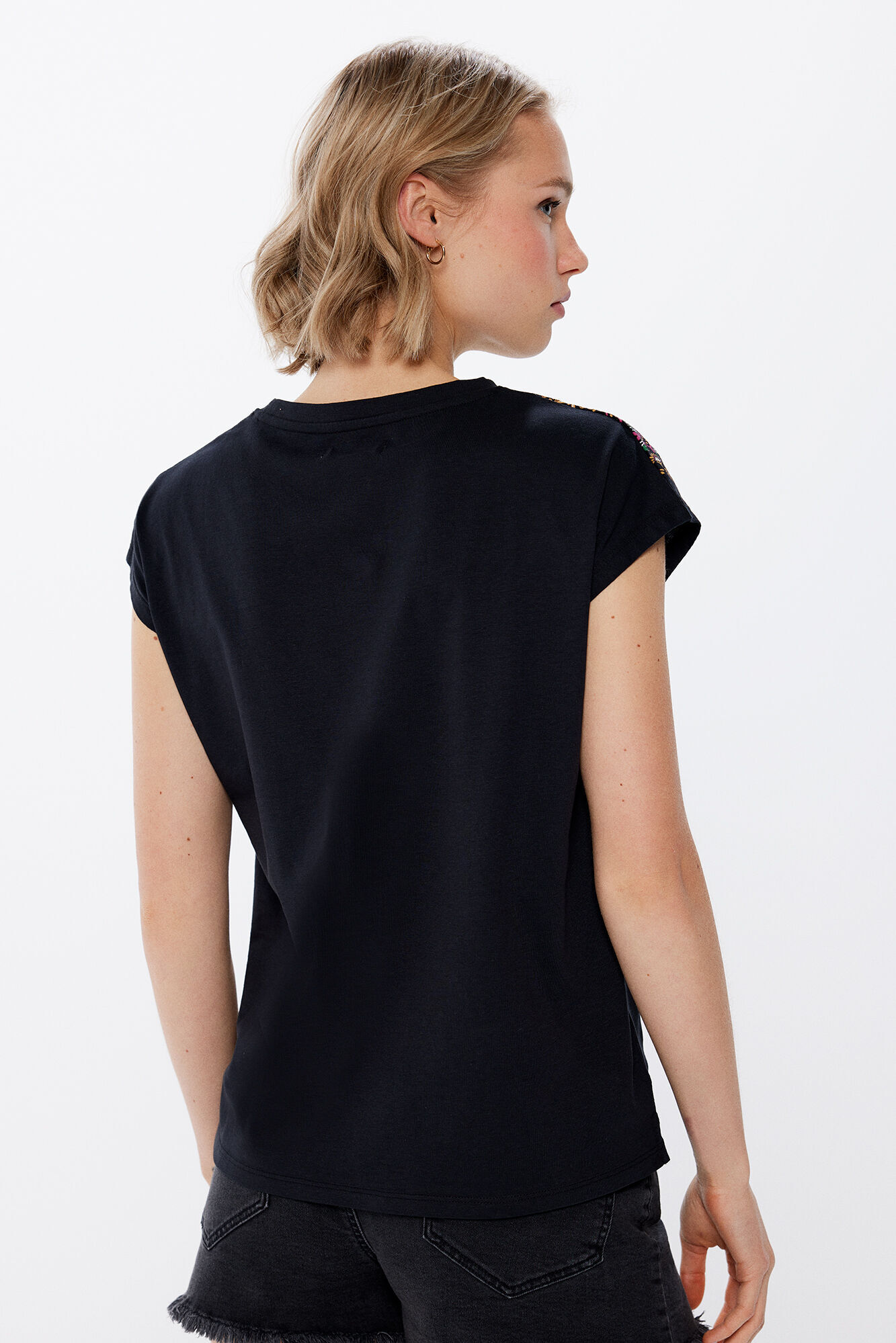 Springfield Playera cuello &eacute;tnico negro