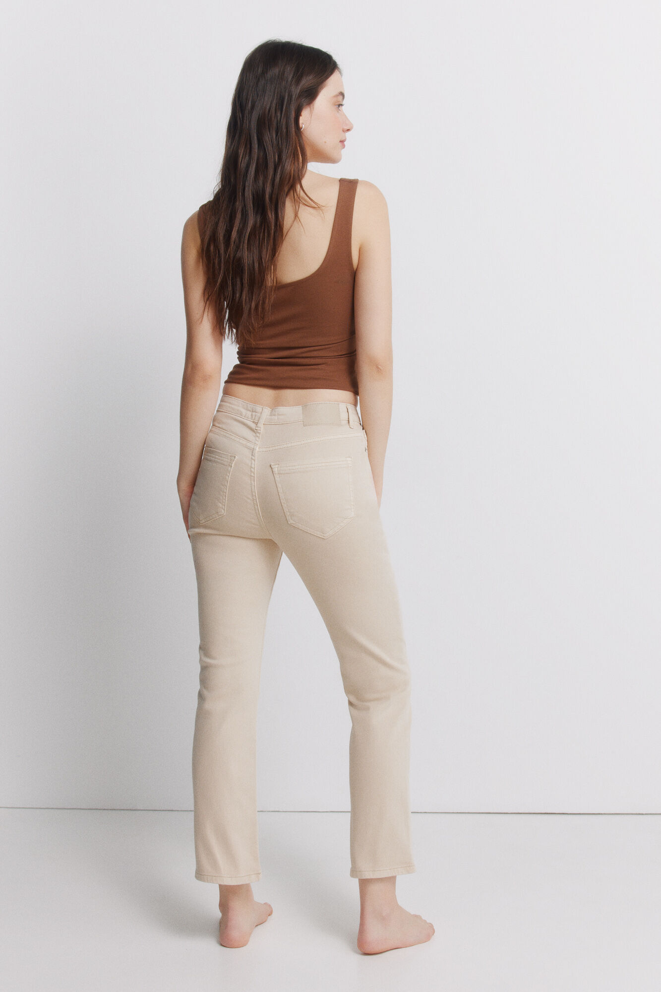 Springfield color de jeans acampanados beige