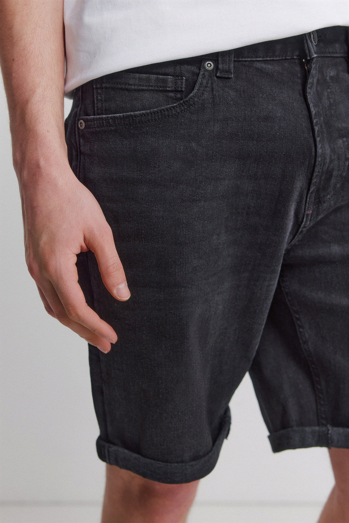 Springfield Bermuda de mezclilla b&aacute;sica slim fit negra negro