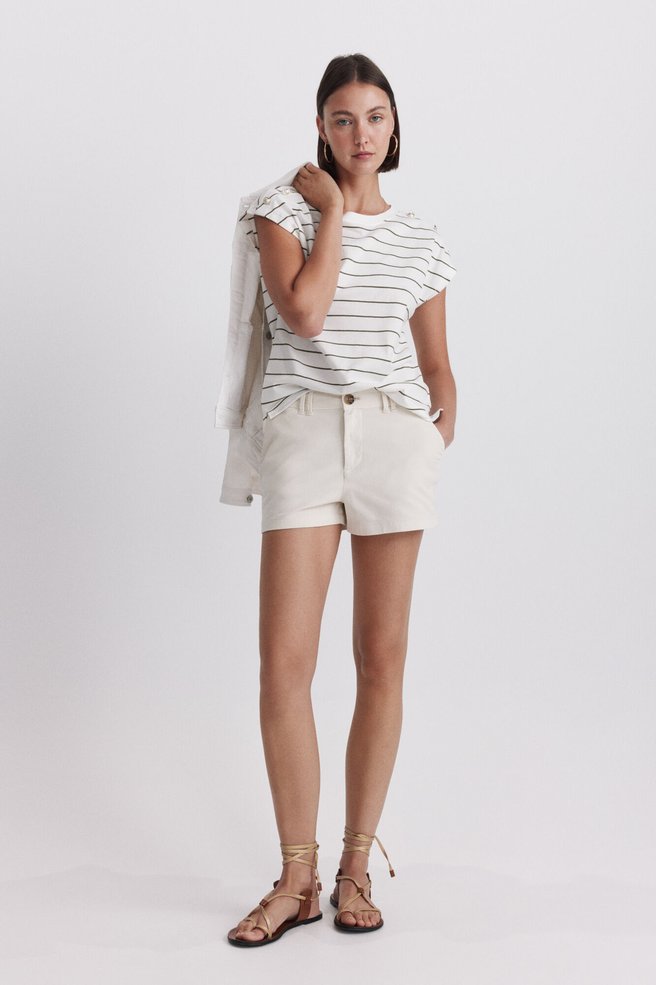 Springfield Playera con botones dorados blanco