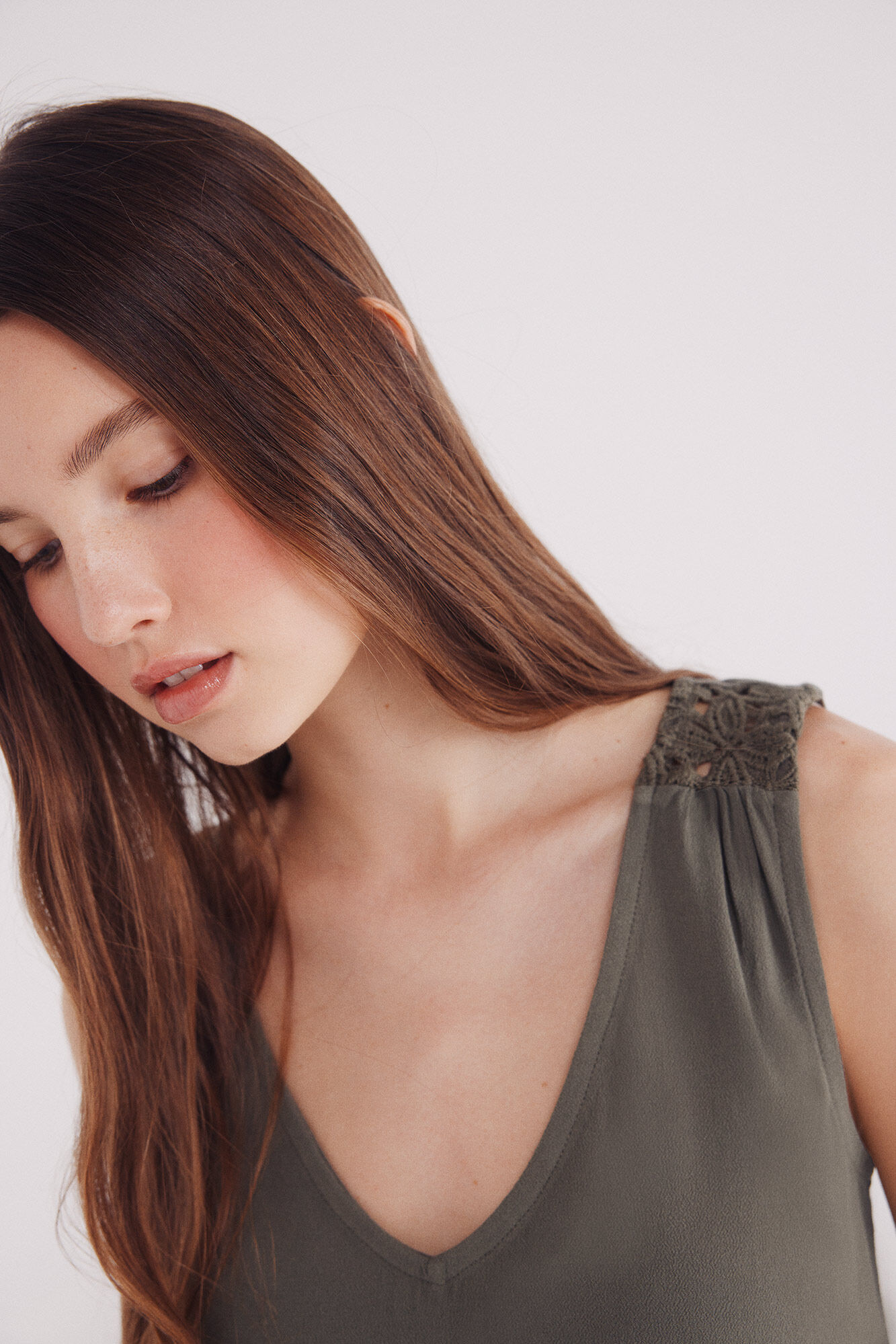 Springfield Playera escote v hombros crochet