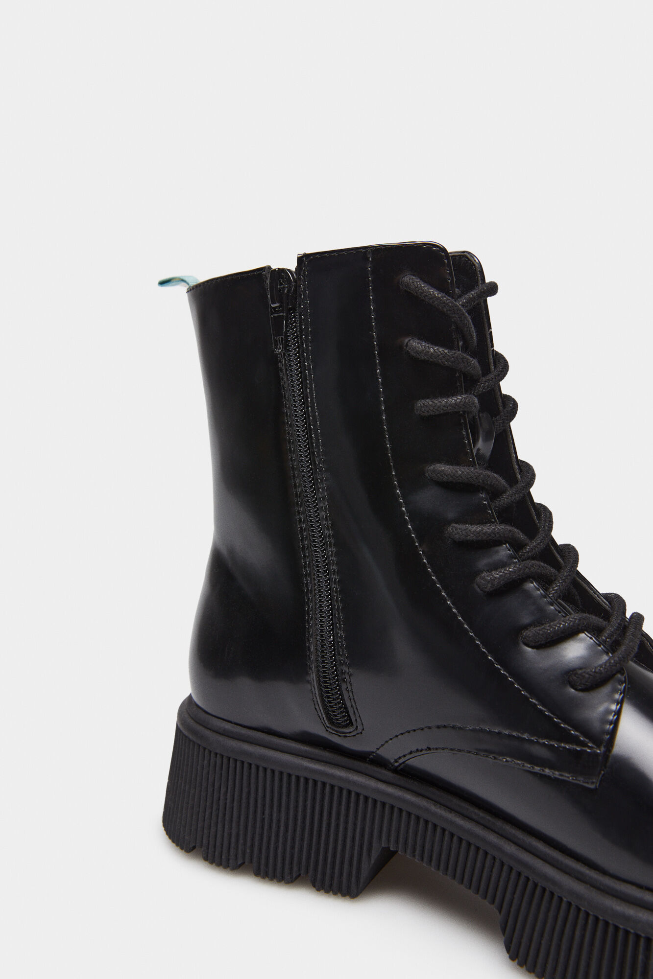 Bota plana sales piel suela track