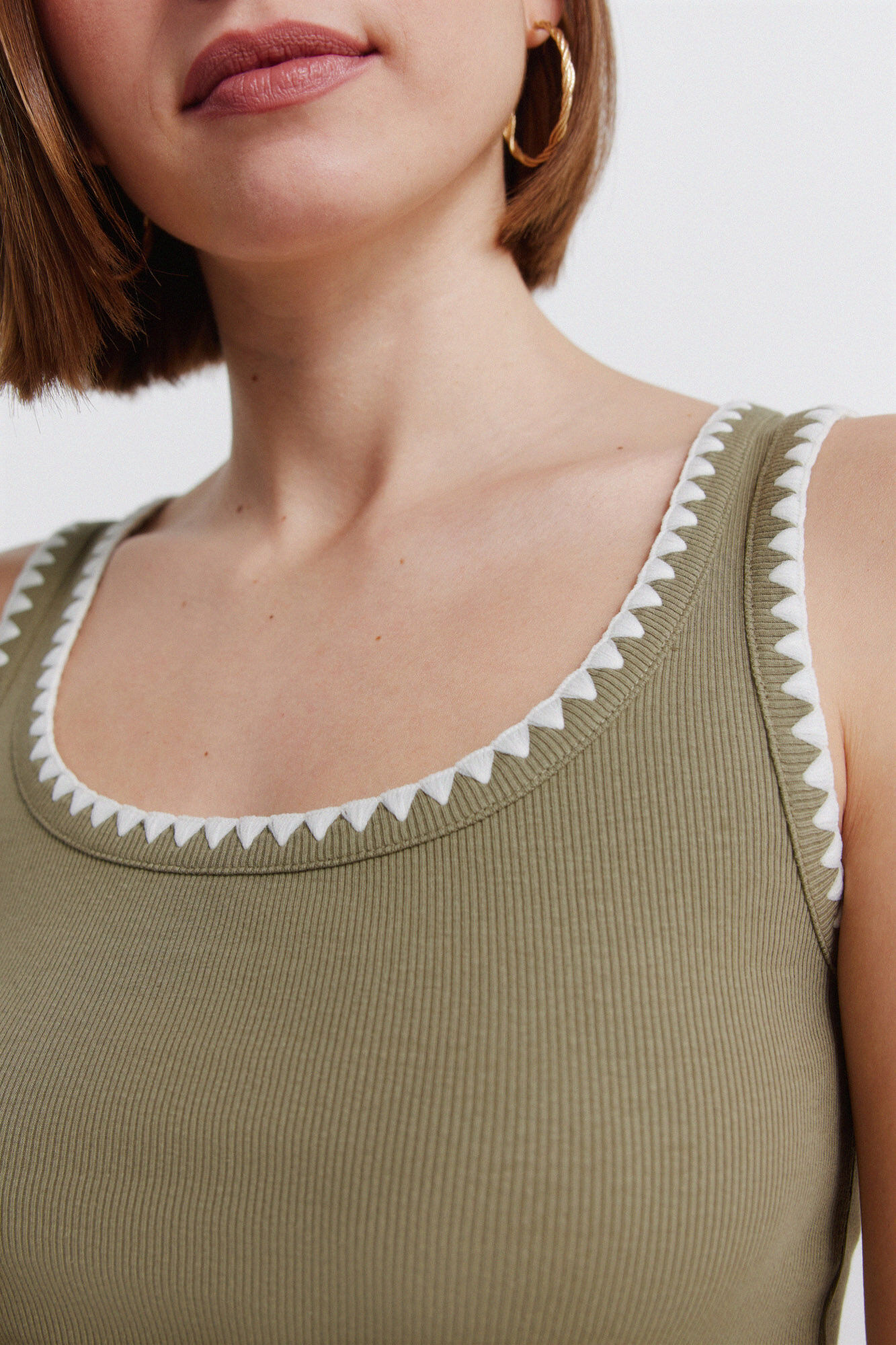 Springfield Playera nadadora bordada kaki