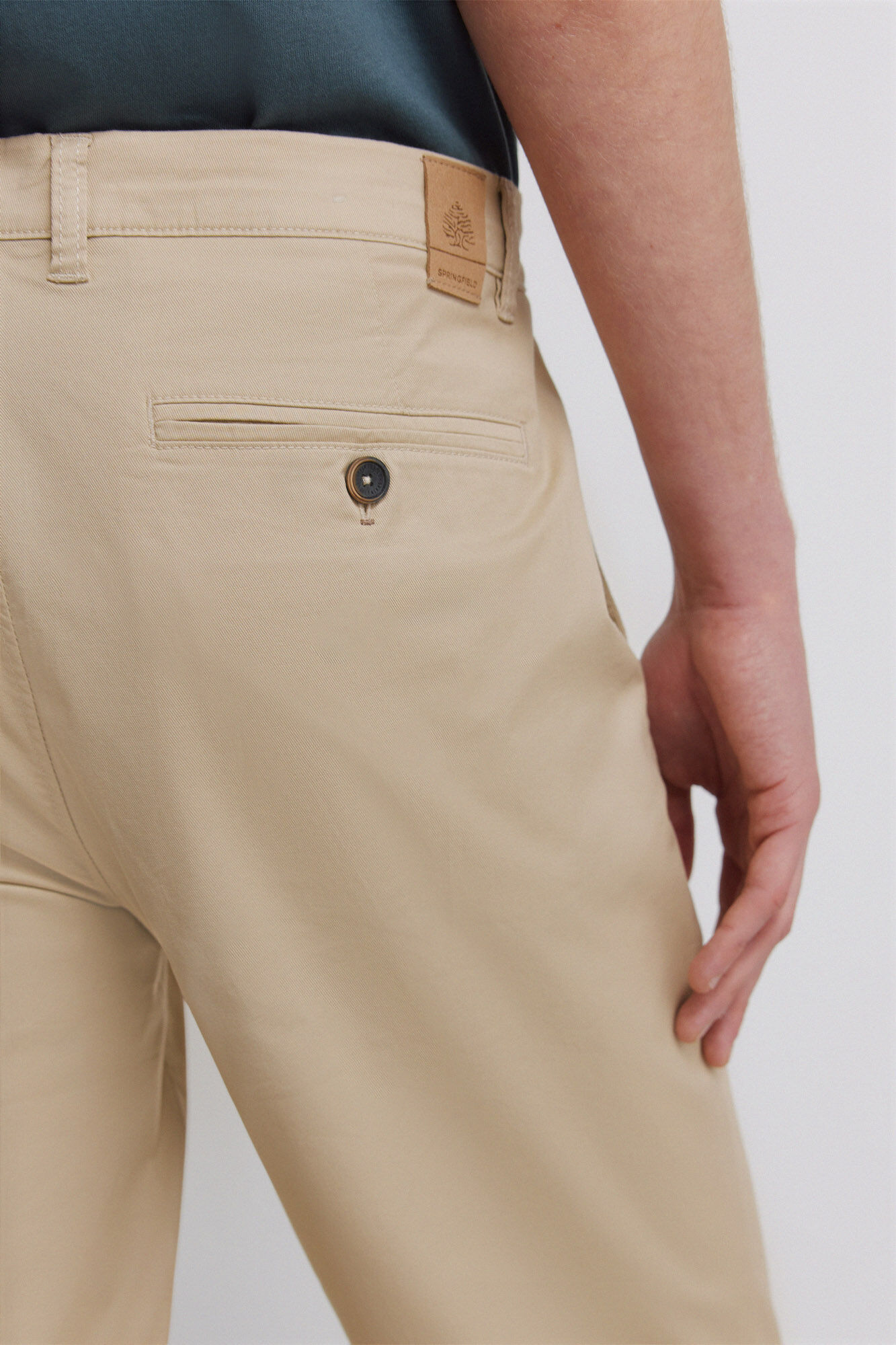 Springfield Pantal&oacute;n chino ligero c&oacute;modo slim fit beige