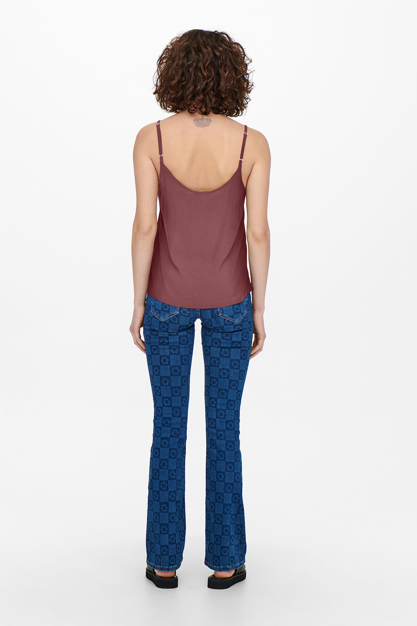 Only Camiseta regular fit tirantes fucsia