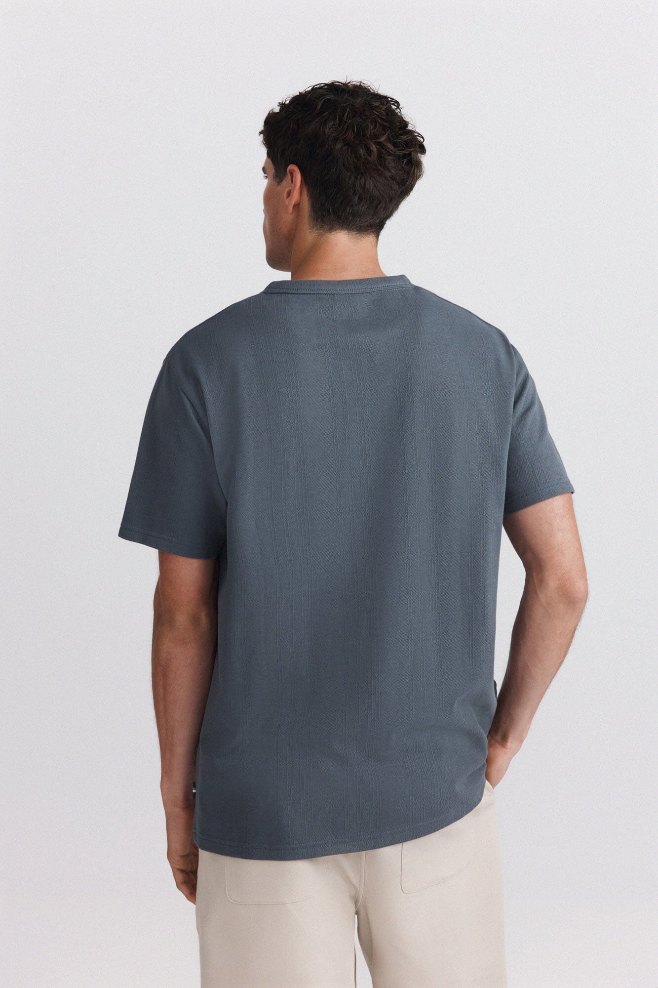 Springfield Playera cuello redondo con botones de piqu&eacute; texturizado azul indigo