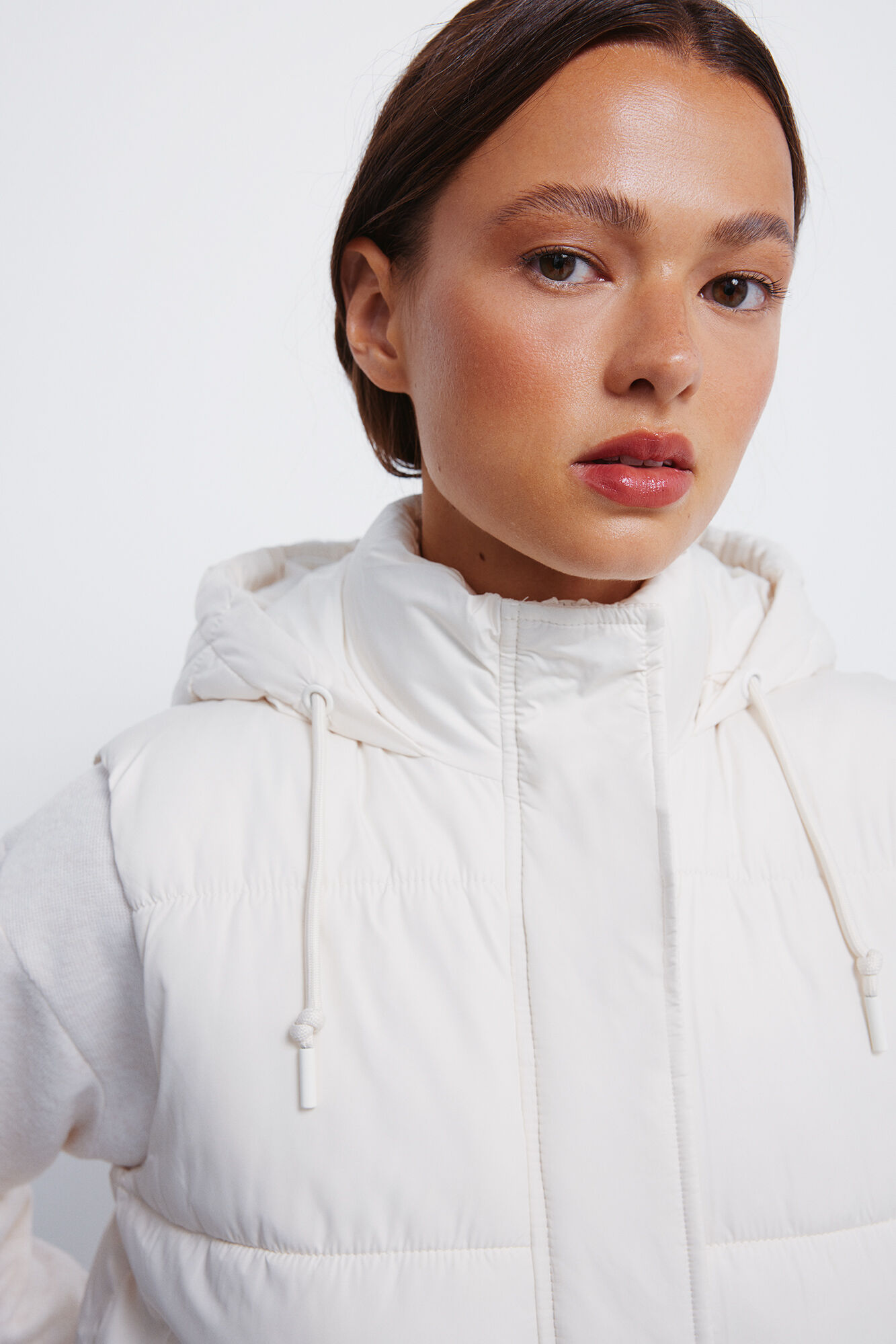 Springfield Chaleco capucha poli&eacute;ster reciclado caf&eacute;