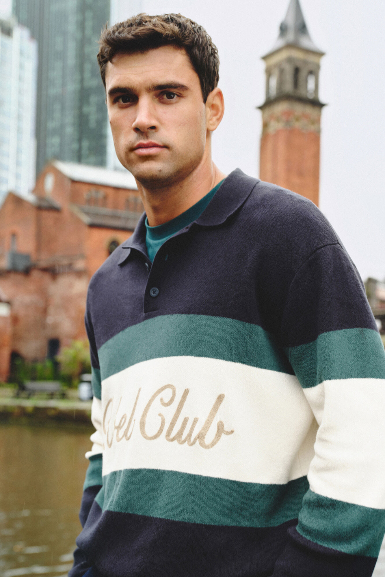 Springfield Su&eacute;ter cuello polo texto bordado