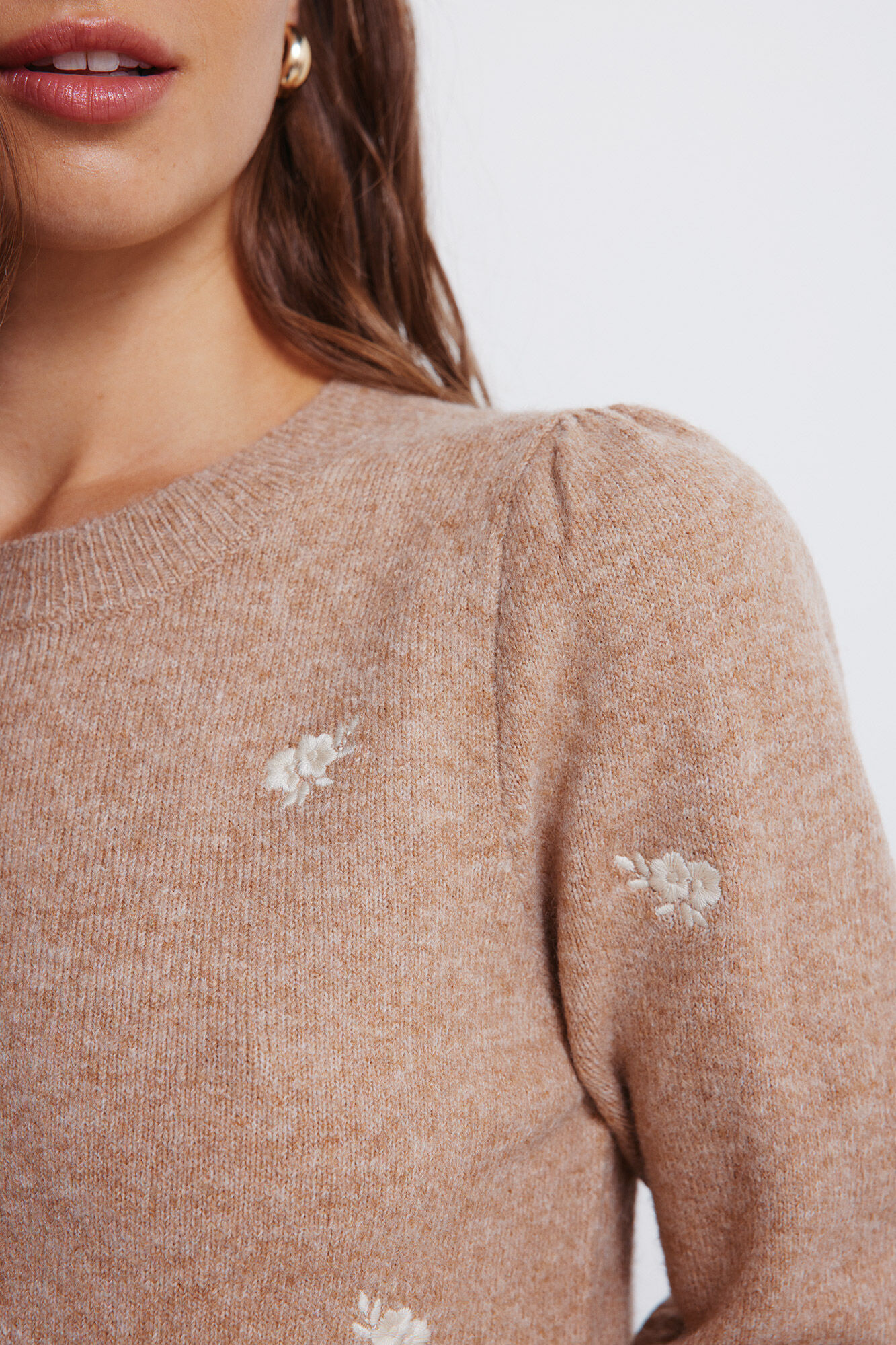 Springfield Jersey bordado con flores caf&eacute;