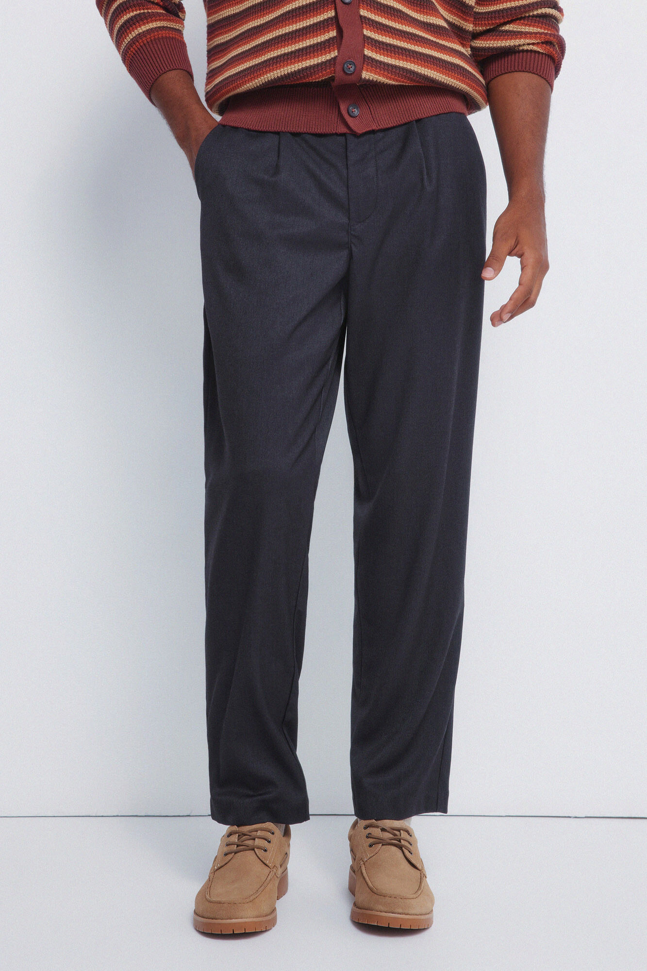 Springfield Pantal&oacute;n recto con pinzas y corte ancho. gris