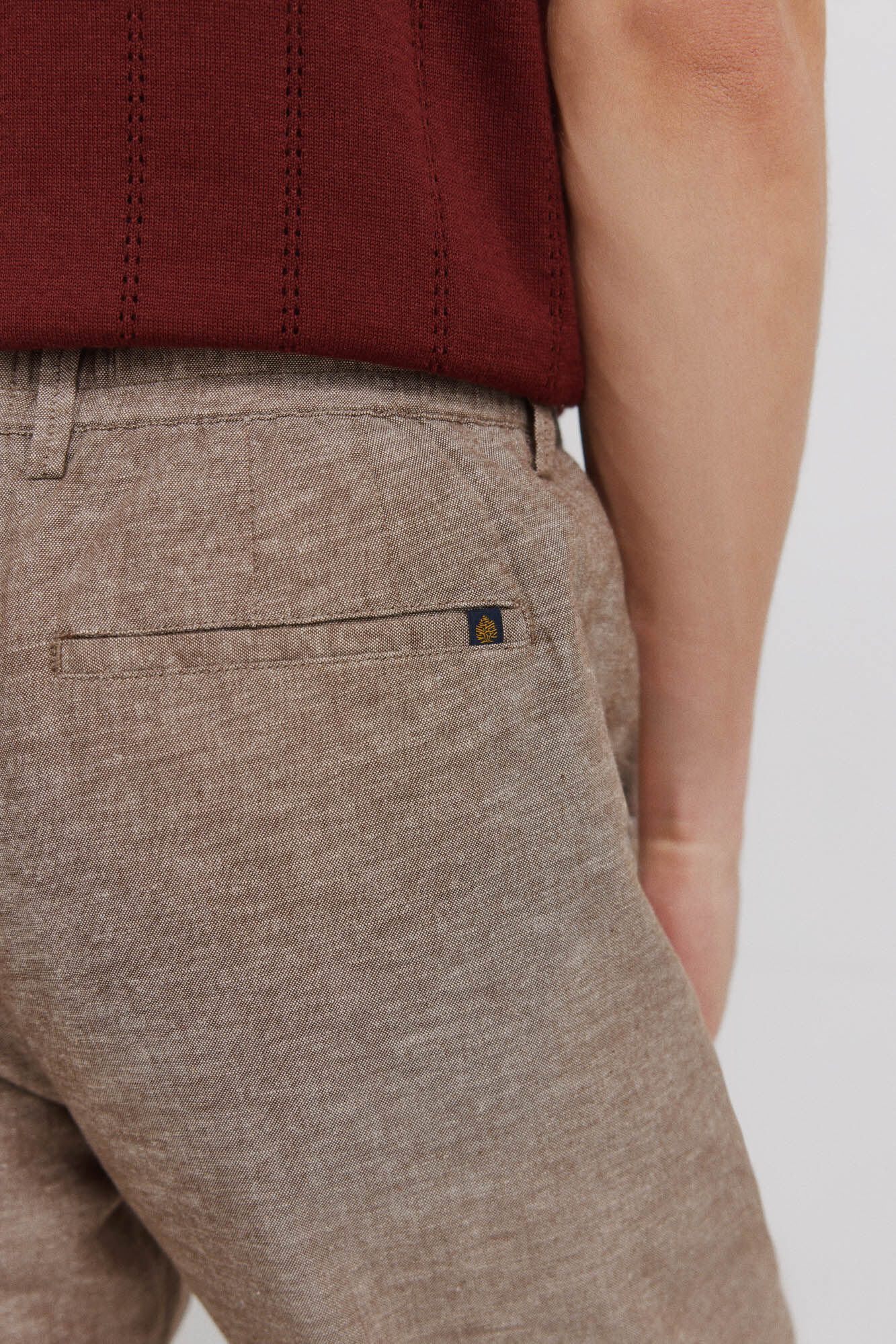 Springfield Pantal&oacute;n chino comfort fit de lino caf&eacute;