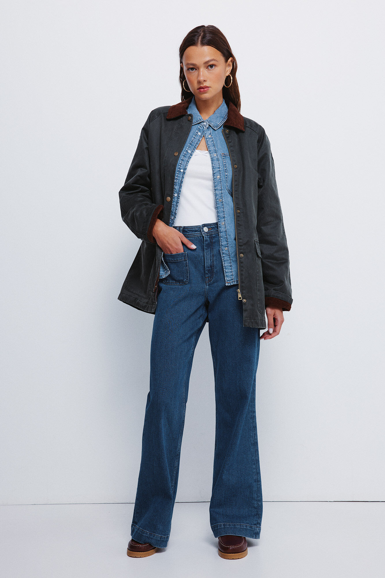 Springfield Jeans s&uacute;per acampanados y c&oacute;modos