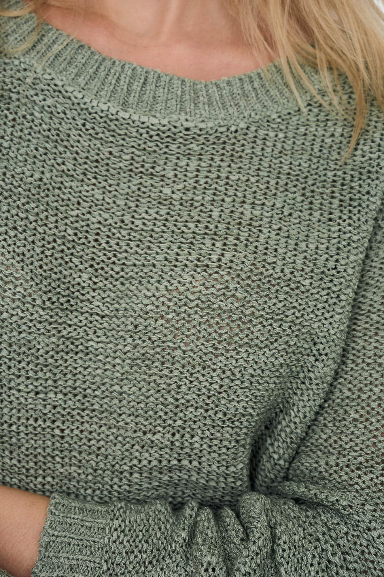 Only Su&eacute;tere cuello redondo verde