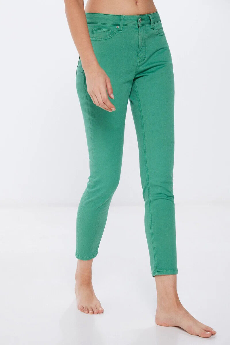 Jeans Slim Cropped Color Pantalones de mezclilla para mujer Springfield MX