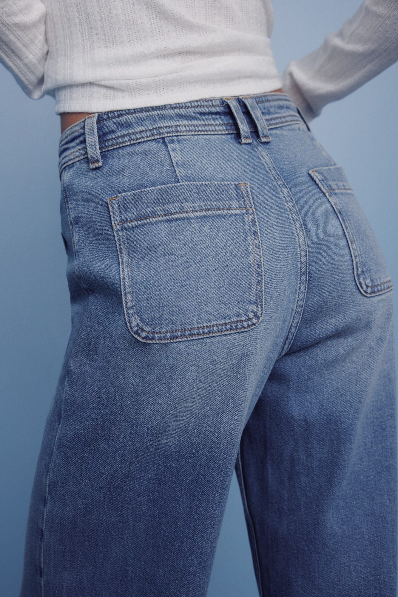 Springfield Jeans s&uacute;per acampanados y c&oacute;modos azul